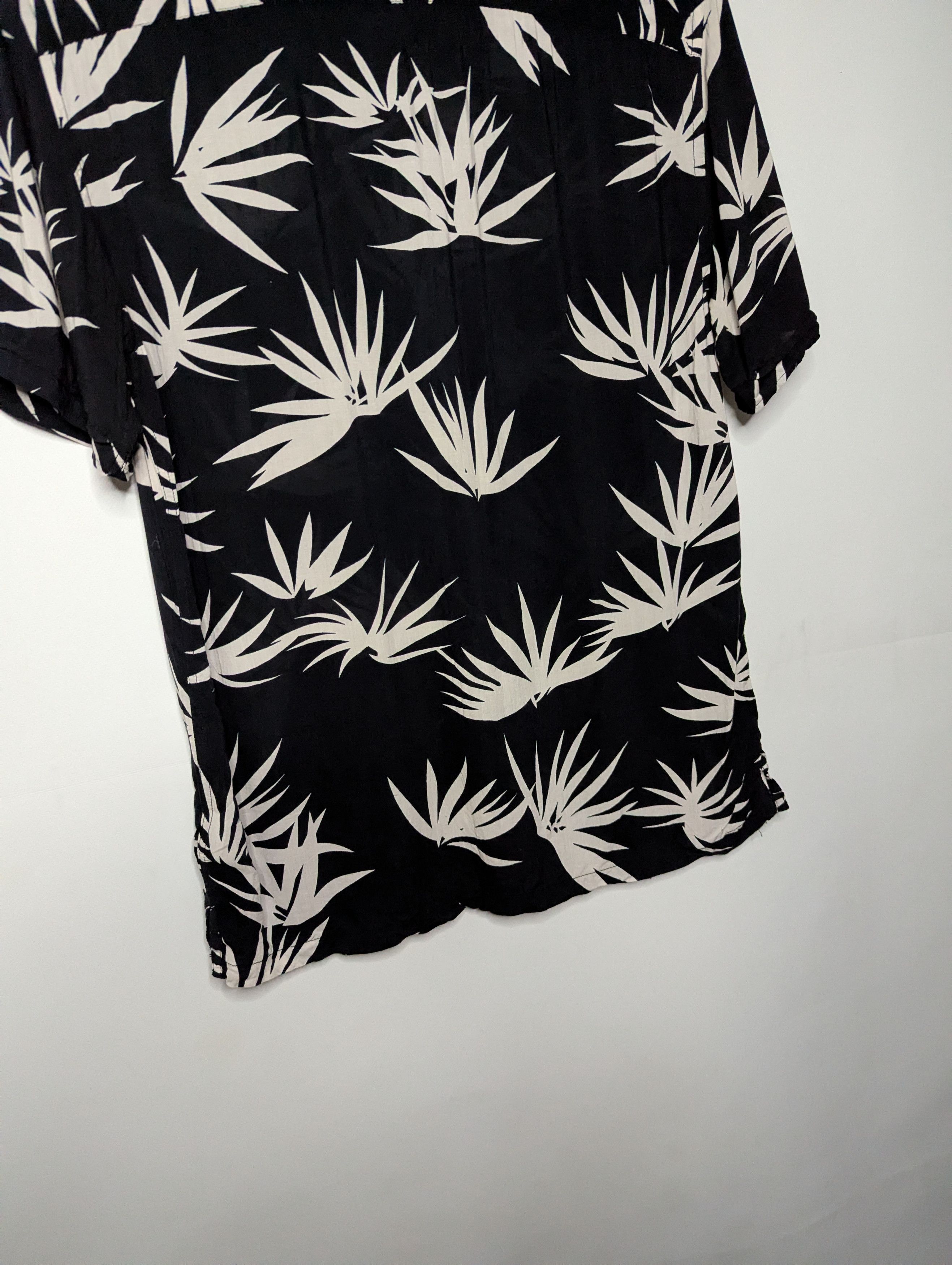 Allsaints ALLSAINTS BHUTAN Men`s Palm Tree Hawaiian Shir Size US M / EU 48-50 / 2 - 11 Thumbnail