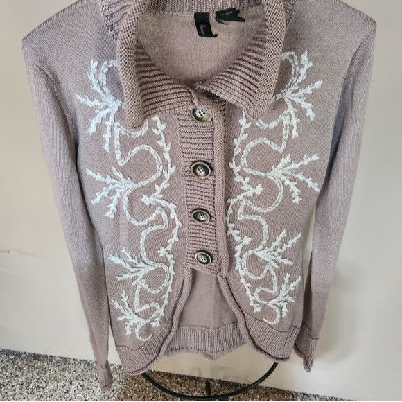 BKE BKE Boutique Hand Embroidered Unique Sz. M Sweater Cardigan Size M / US 6-8 / IT 42-44 - 1 Thumbnail