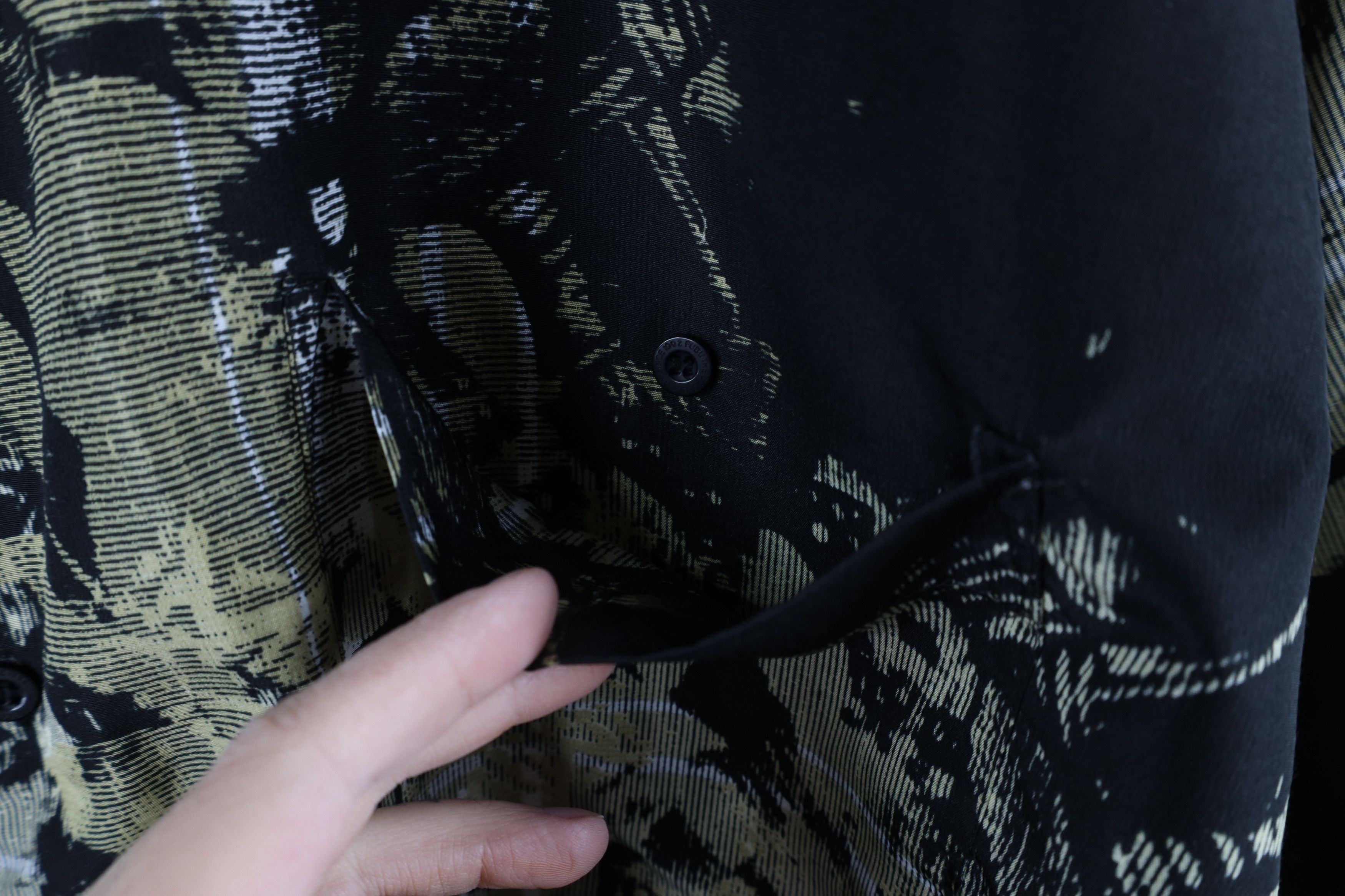 Fubu × Vintage Vintage 90s FUBU Out Baggy Fit Abstract Flower Button Shirt Size US XXL / EU 58 / 5 - 5 Thumbnail