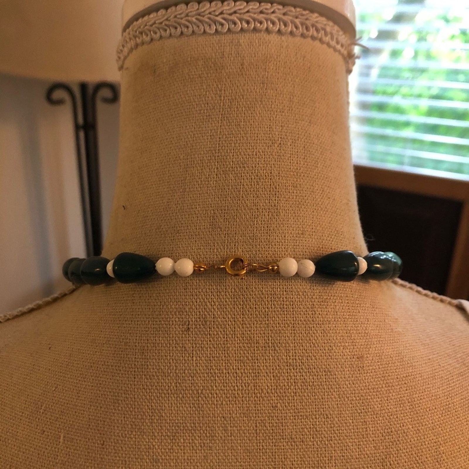 Vintage Vintage 70s green and white plastic bead necklace Size ONE SIZE - 7 Thumbnail