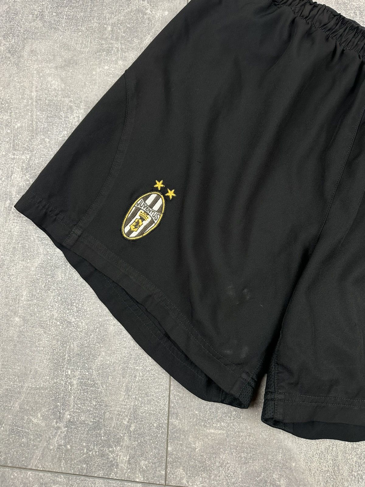 Nike Nike Juventus Vintage Retro Soccer Football Shorts FC Size US 32 / EU 48 - 3 Thumbnail