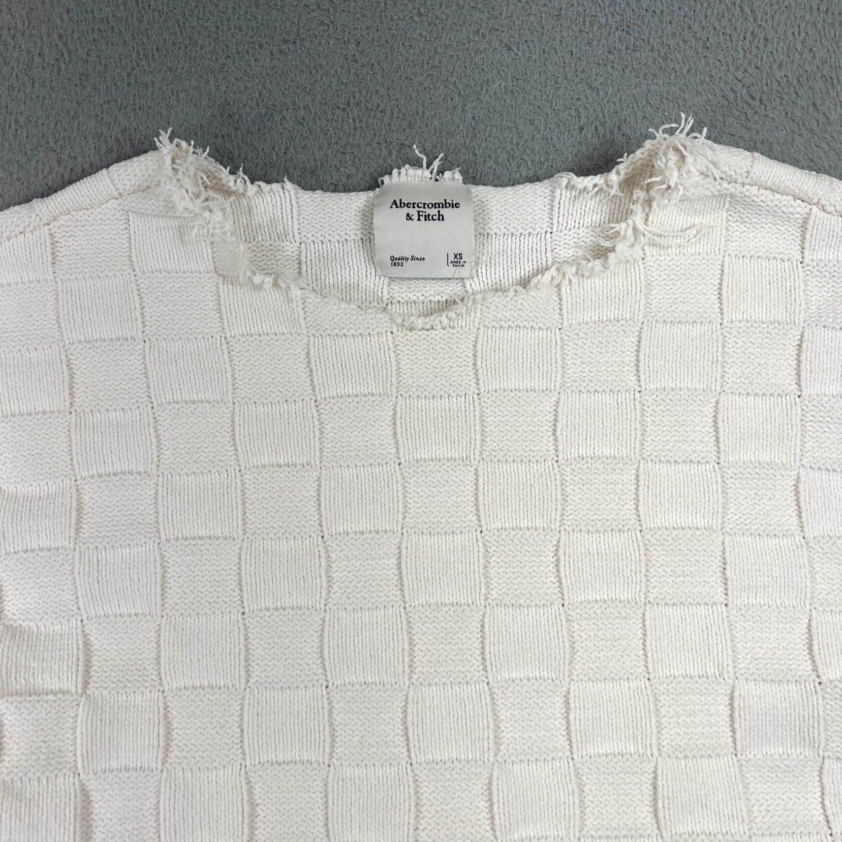 Abercrombie & Fitch Abercrombie & Fitch Sweater Women XS Ivory Checkered Oversized Knit Cut Neck Size S / US 4 / IT 40 - 2 Thumbnail