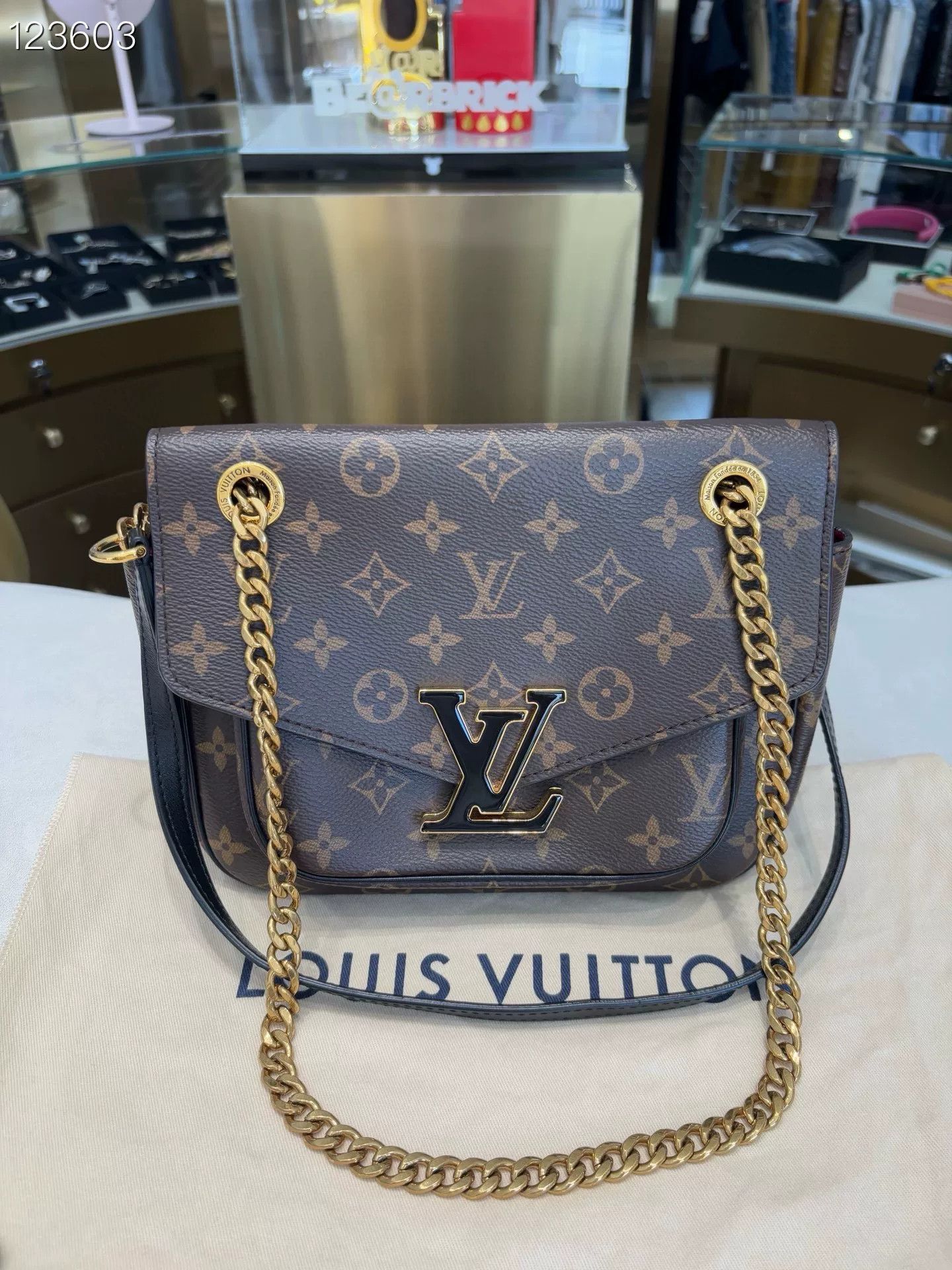 Louis Vuitton Louis Vuitton Passy Crossbody Shoulder Bag Size ONE SIZE - 1 Thumbnail