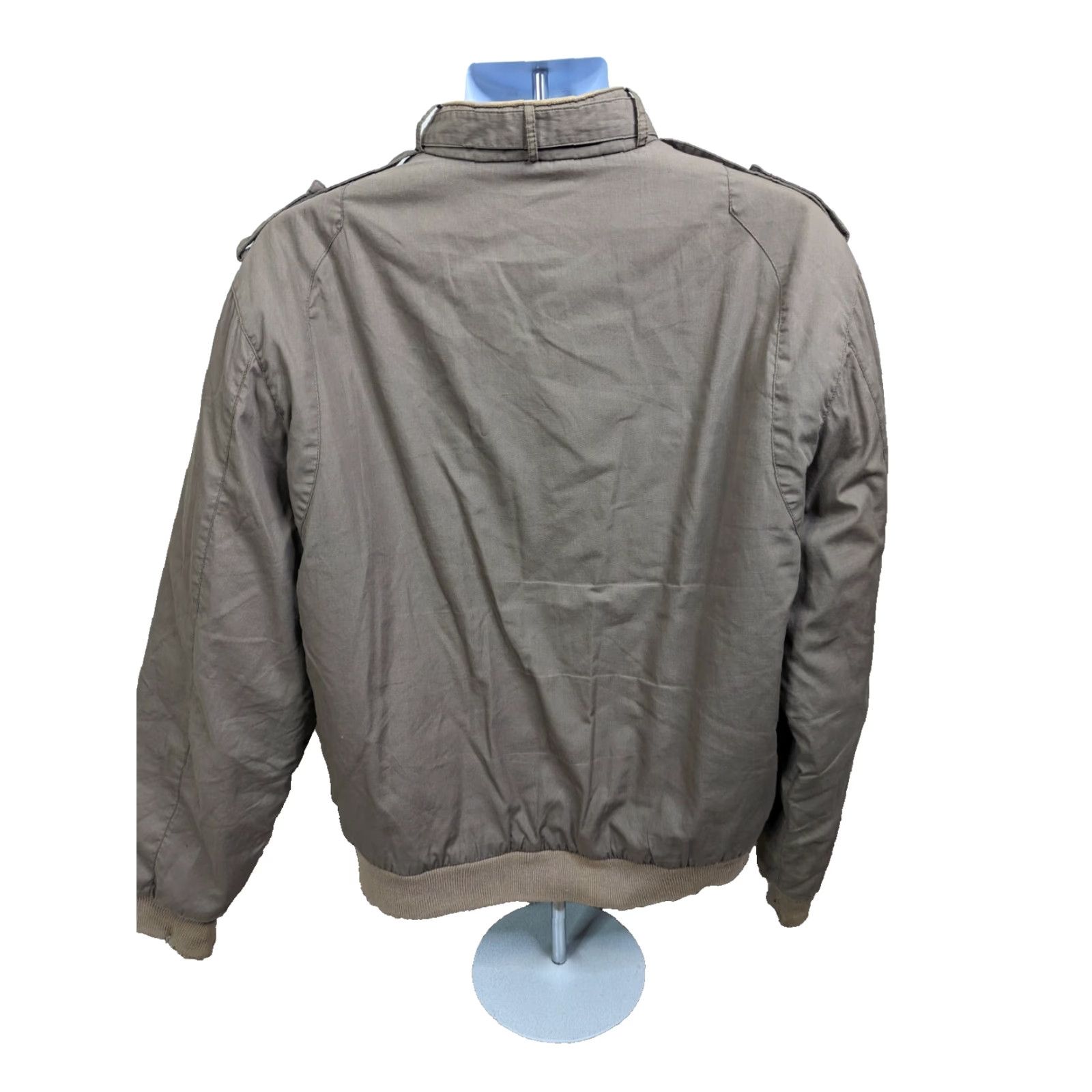 Vintage Vintage 1980s Men's Insulated Beige Bomber Jacket Size L User: Vintage 1980s Men's Insulated Beige Bomber Jacket Size L Size US L / EU 52-54 / 3 - 3 Thumbnail