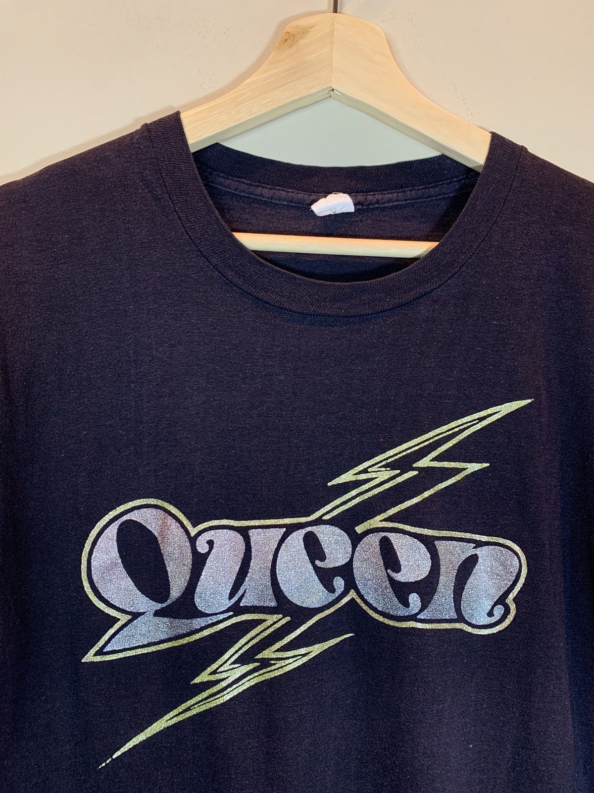 Band Tees × Vintage *RARE* Vintage 70’s Queen Tour Band Art Single Stitch Shirt Size US XL / EU 56 / 4 - 2 Thumbnail