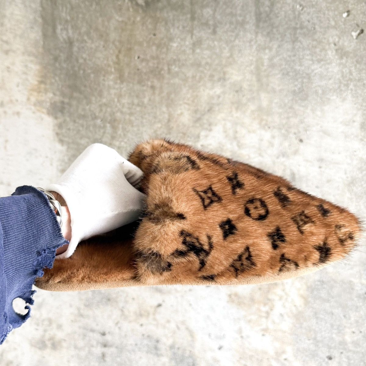 Louis Vuitton Louis Vuitton JAPAN EXCLUSIVE MINK FUR Clog Slippers Size US 10 / EU 43 - 5 Thumbnail