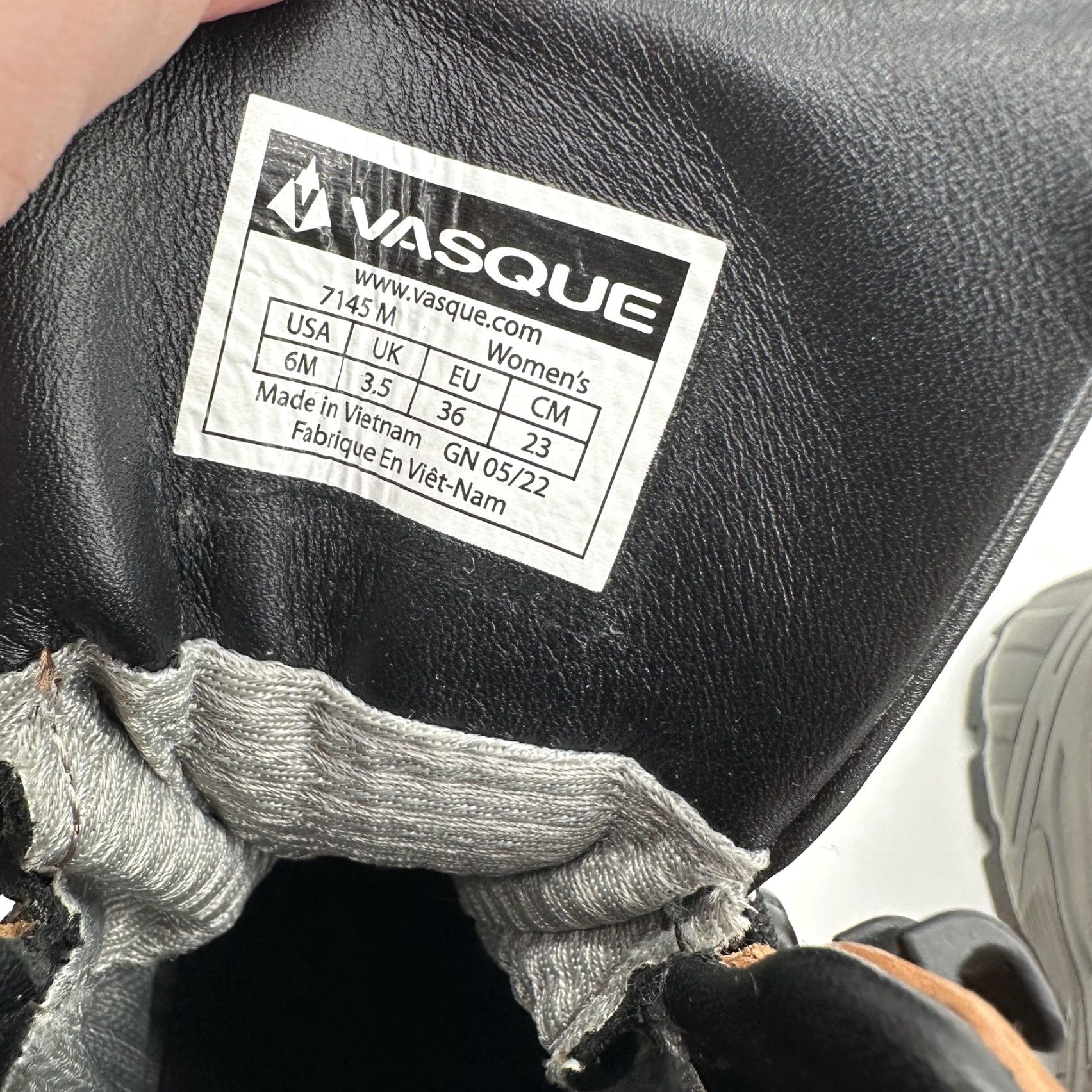 Vasque Vasque Womens Hiking Boots 6M Brown Leather Gore-Tex Vibram Waterproof Ankle Bootie Size US 6 / IT 36 - 7 Thumbnail