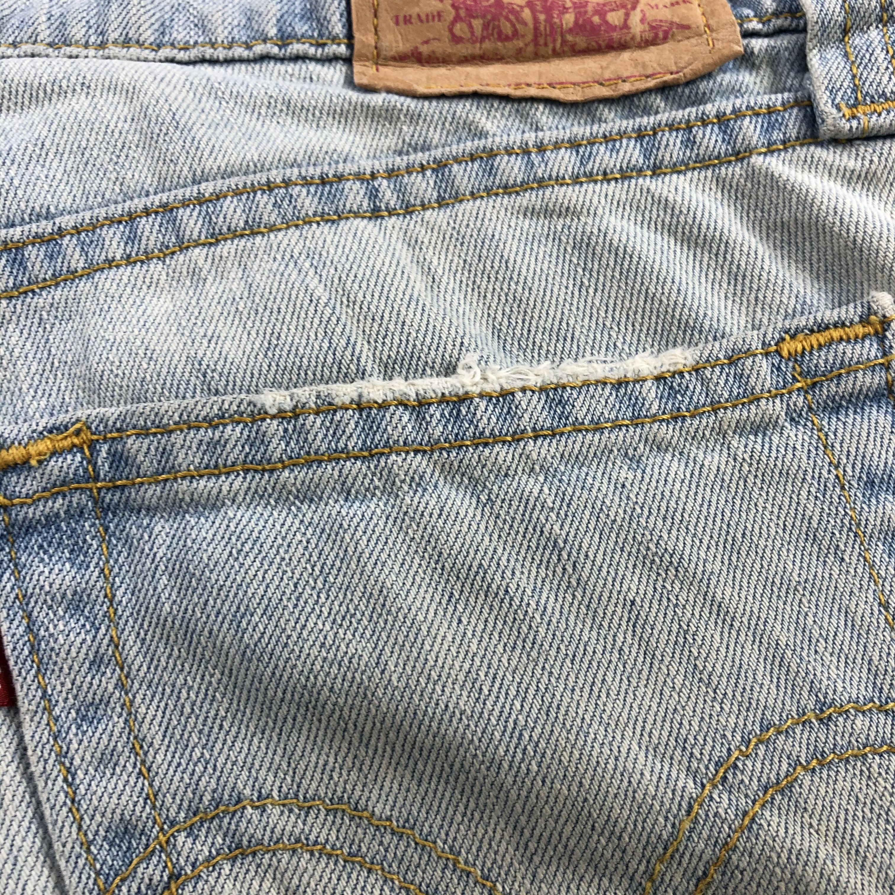 Levi's × Vintage Vintage Light Wash Levis 513 Jeans-JM2893 Size US 35 - 7 Thumbnail