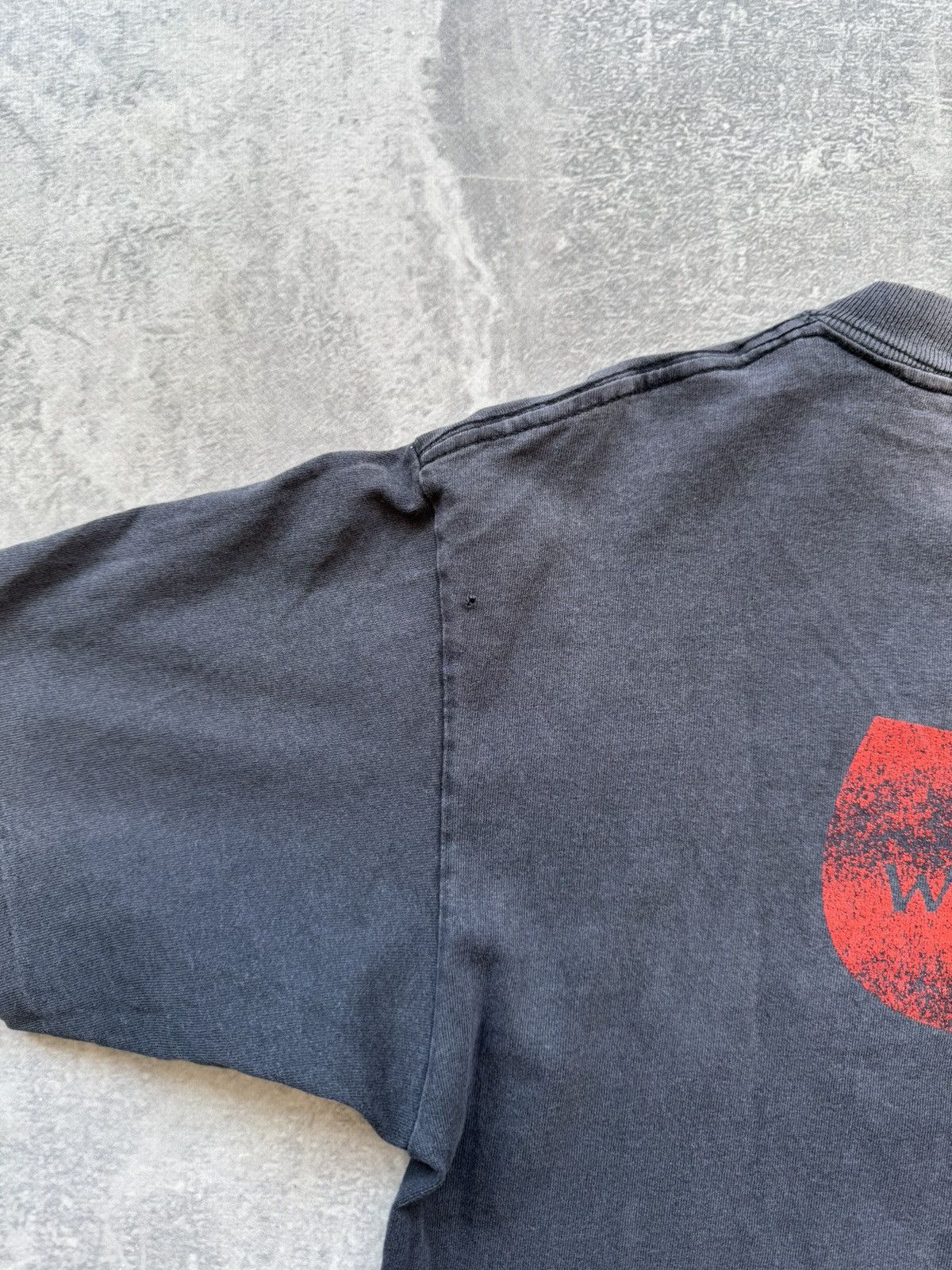 Wu-Tang Clan Rare Vintage 90s Wu-Tang Distressed Sun Faded Tshirt Size US M / EU 48-50 / 2 - 9 Thumbnail