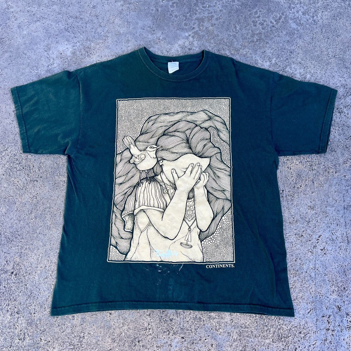 Vintage Vintage Y2K CONTINENTS Girl Art Tee XL Streetwear Graphics Size US XL / EU 56 / 4 - 1 Thumbnail
