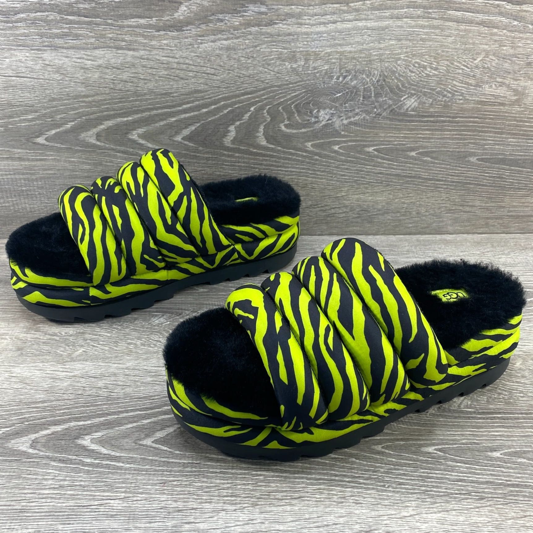 Ugg UGG Maxi Slide WMS 10 Casual Slides Lime Green Tiger Print Black Slip On Women Slipper Adult 10 Lime Green Black Tiger Print Slide Size US 8 / IT 38 - 5 Thumbnail