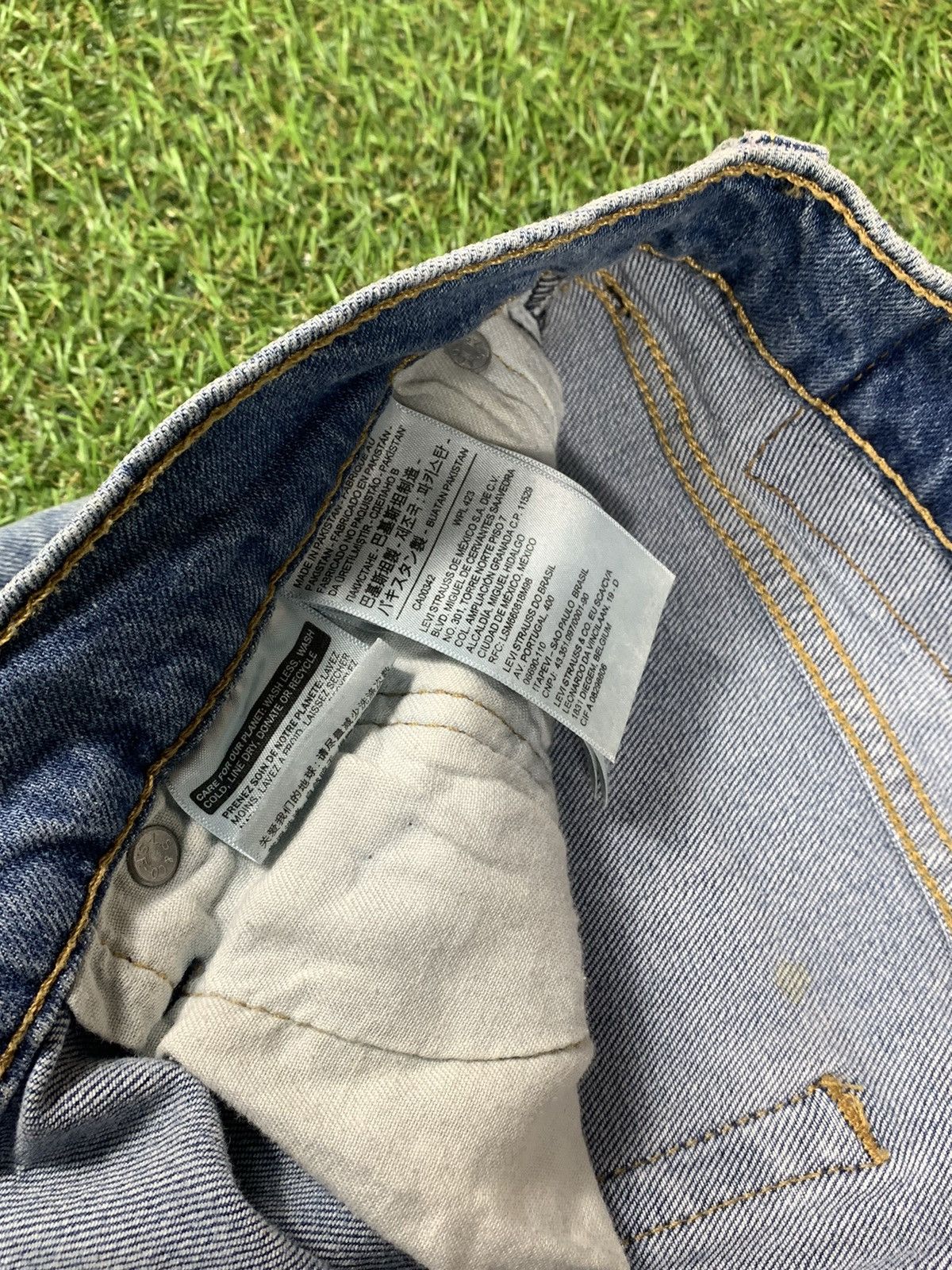 Levi's Vintage Levi’s 513 jeans denim streetwear faded size 33x34 Size US 33 - 5 Thumbnail