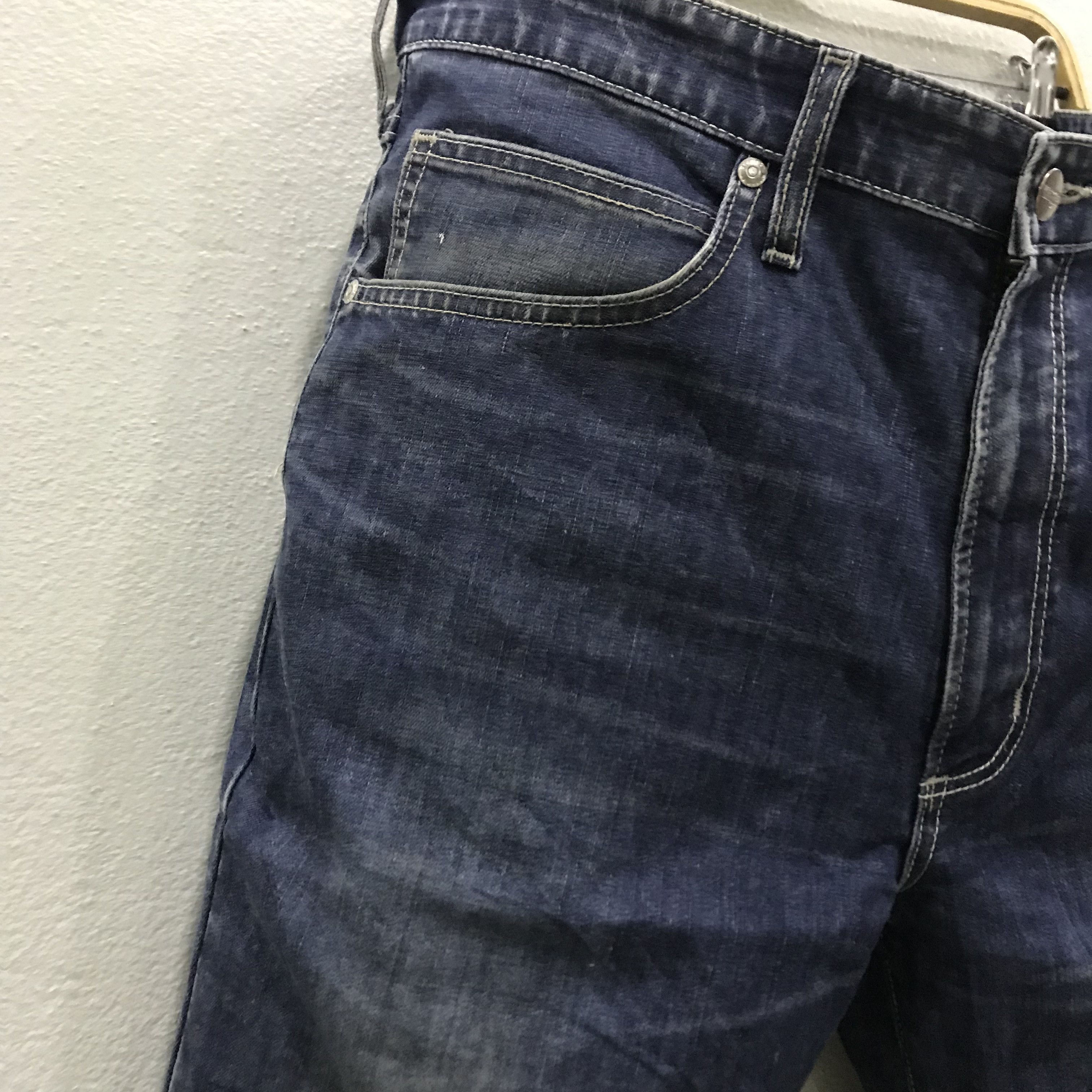 Wrangler Vintage Wrangler Jeans Dark Wash Distressed Straight Leg Size US 36 / EU 52 - 6 Thumbnail