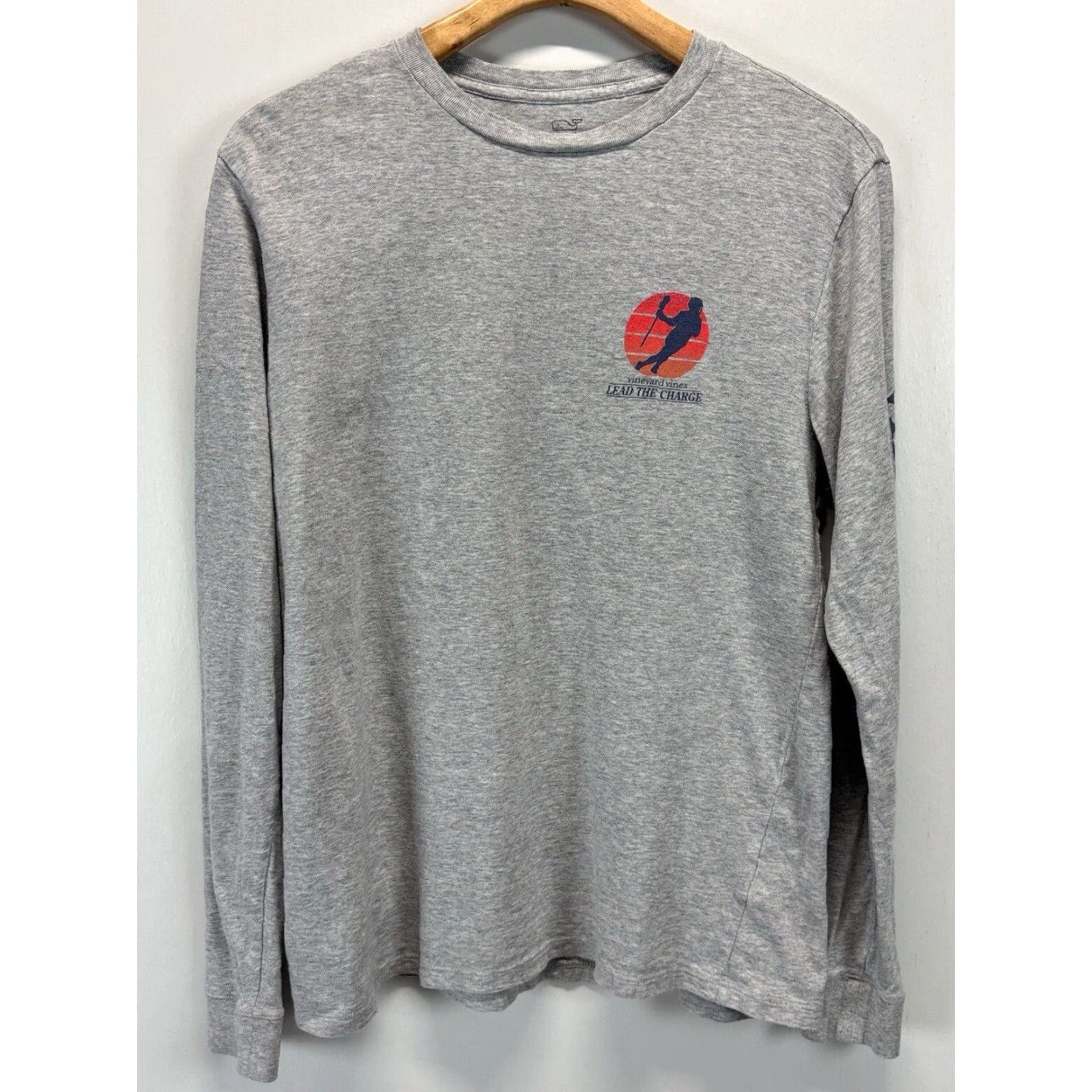 Vineyard Vines Vineyard Vines Graphic Print Long Sleeve T-Shirt Men's Medium Gray Lead The Charge Size US M / EU 48-50 / 2 - 2 Thumbnail