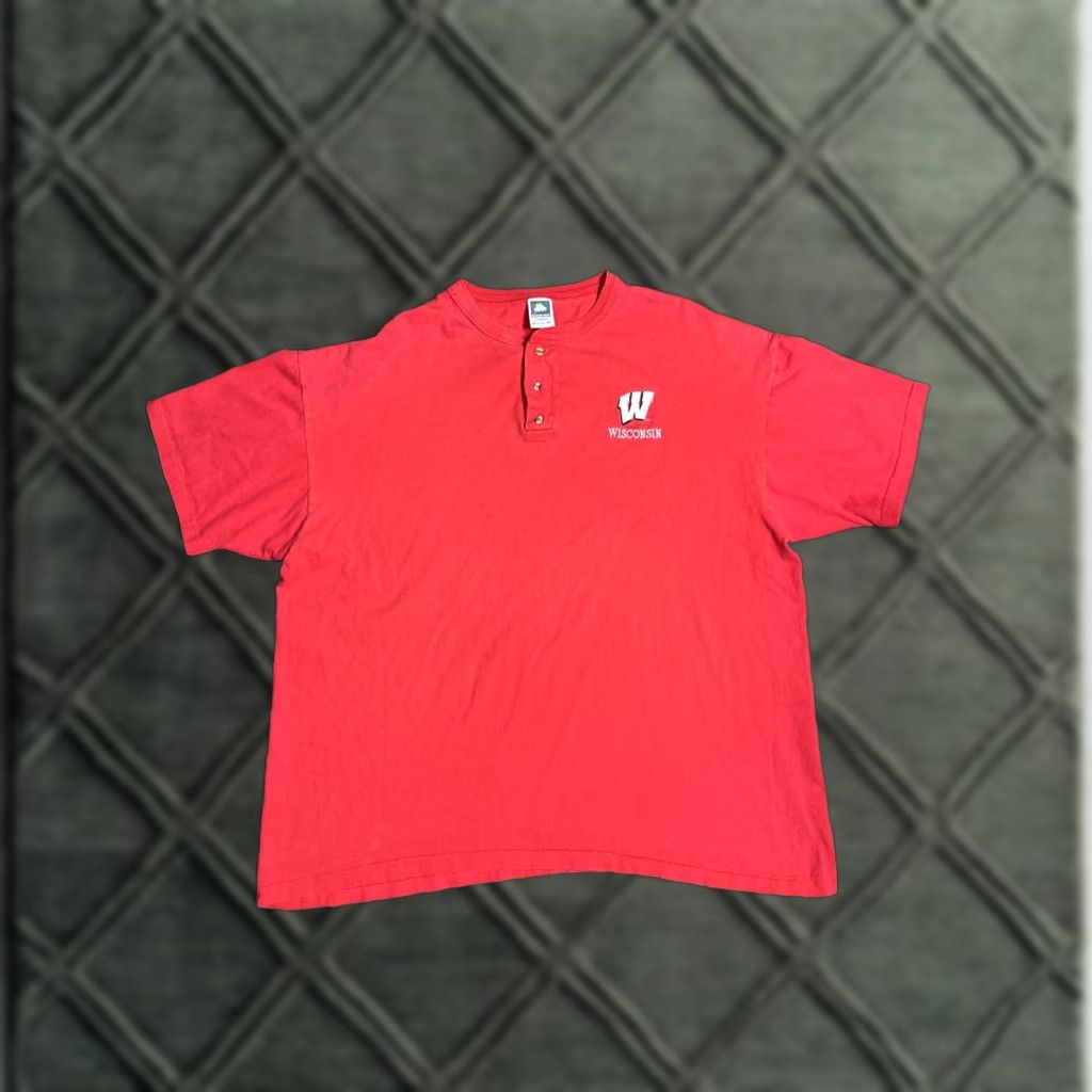Vintage VINTAGE University of Wisconsin Embroidered Red Henley T-Shirt 2XL Mens 90s Size US XXL / EU 58 / 5 - 1 Thumbnail