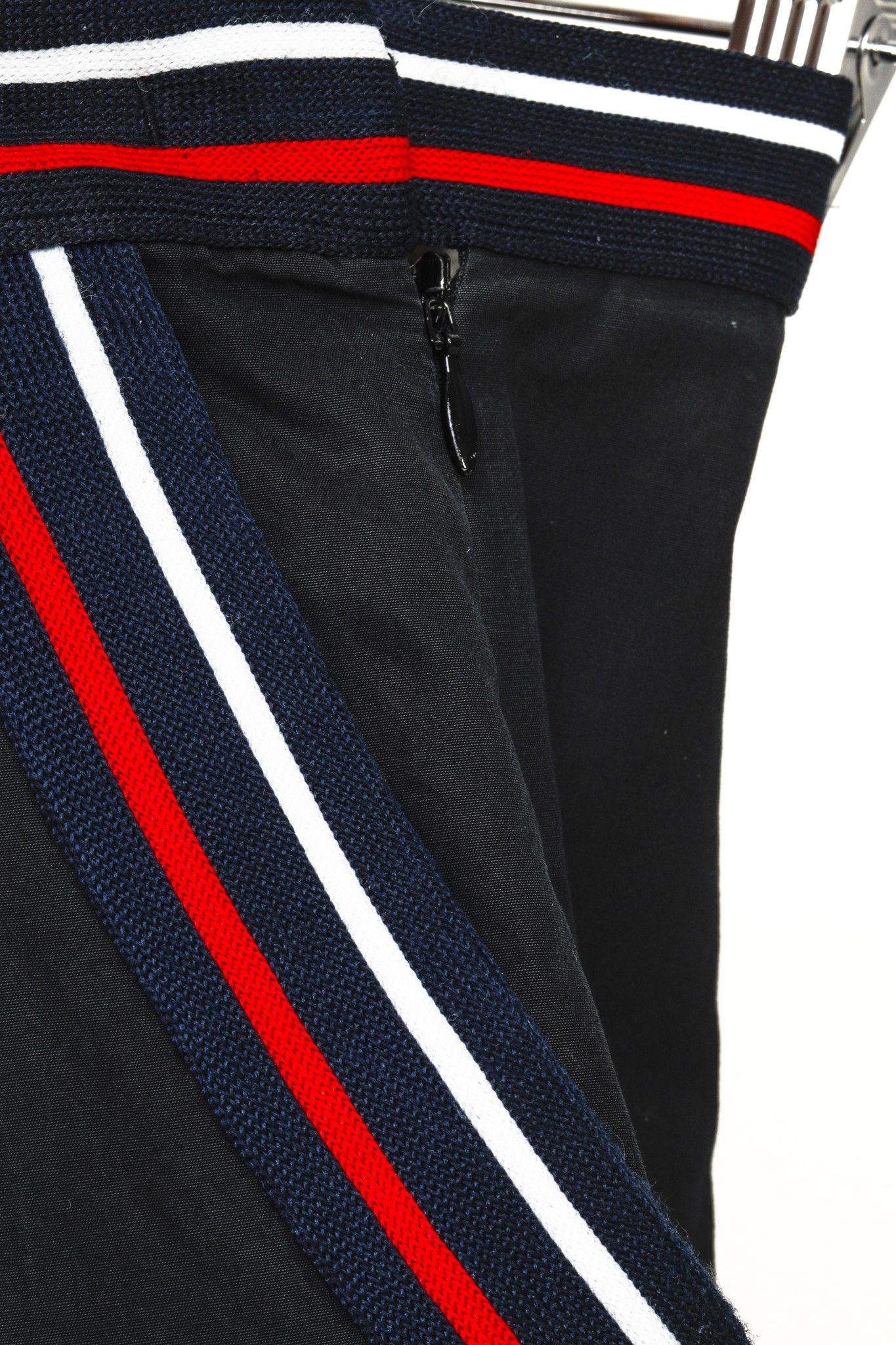 See by Chloe See by Chloe Resort 2015 Black Varsity Stripe Carrot Pants Size 27" / US 4 / IT 40 - 7 Thumbnail