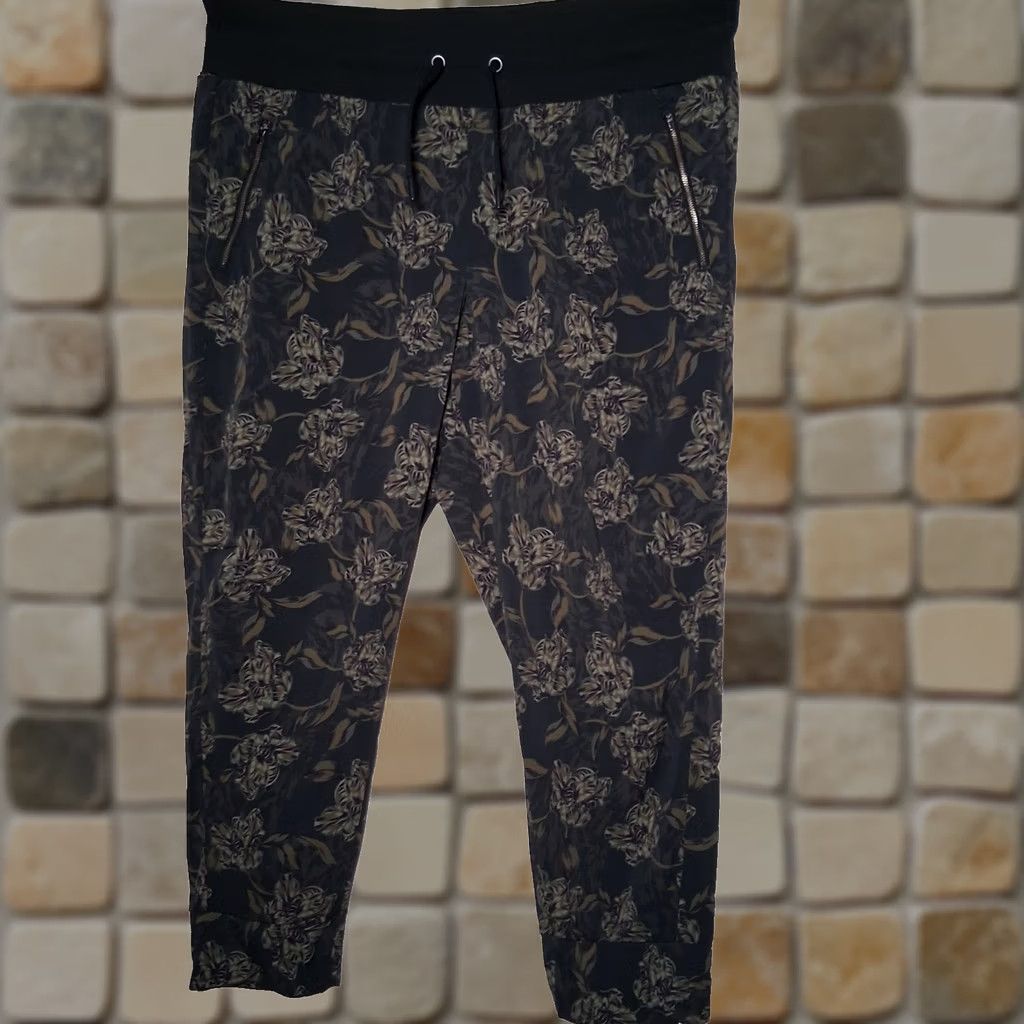 Athleta Athleta Jogger Pants Green Purple Floral Rip Stop Trekkie North 18 Women Size 40" / US 18 - 1 Thumbnail