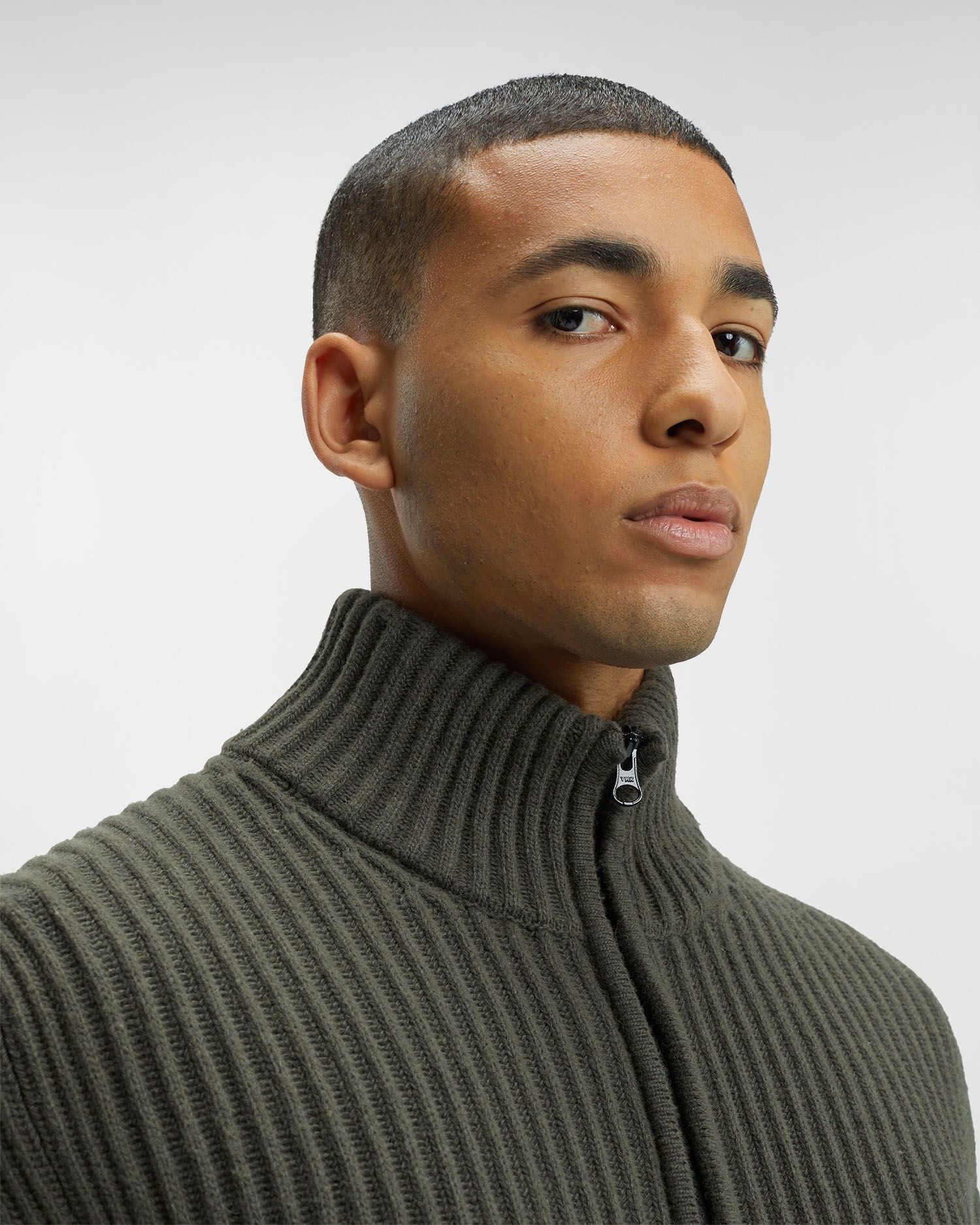 C.P. Company o1y1224 Cardigan in Dark Green Size US XL / EU 56 / 4 - 4 Thumbnail