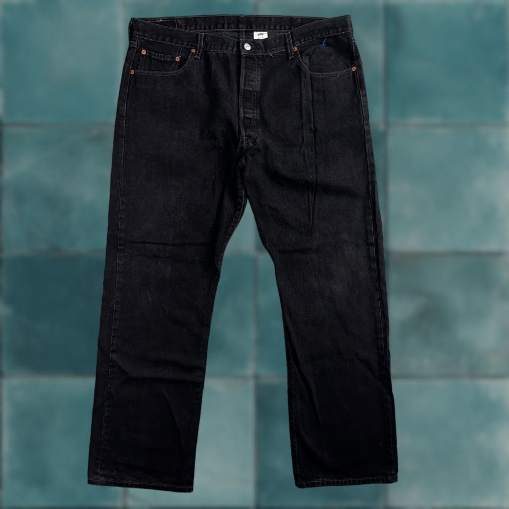 VINTAGE Levi's 501 Jeans - Black Dark Wash Straight Mid Rise 42x32 - Men - Regular Size - 90s Theme - Button Fly