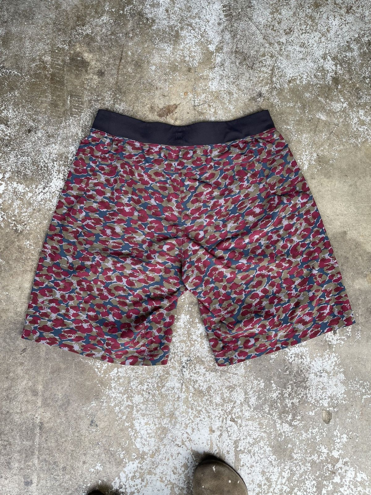 Lululemon Lululemon Performance Shorts Size US 36 / EU 52 - 2 Thumbnail