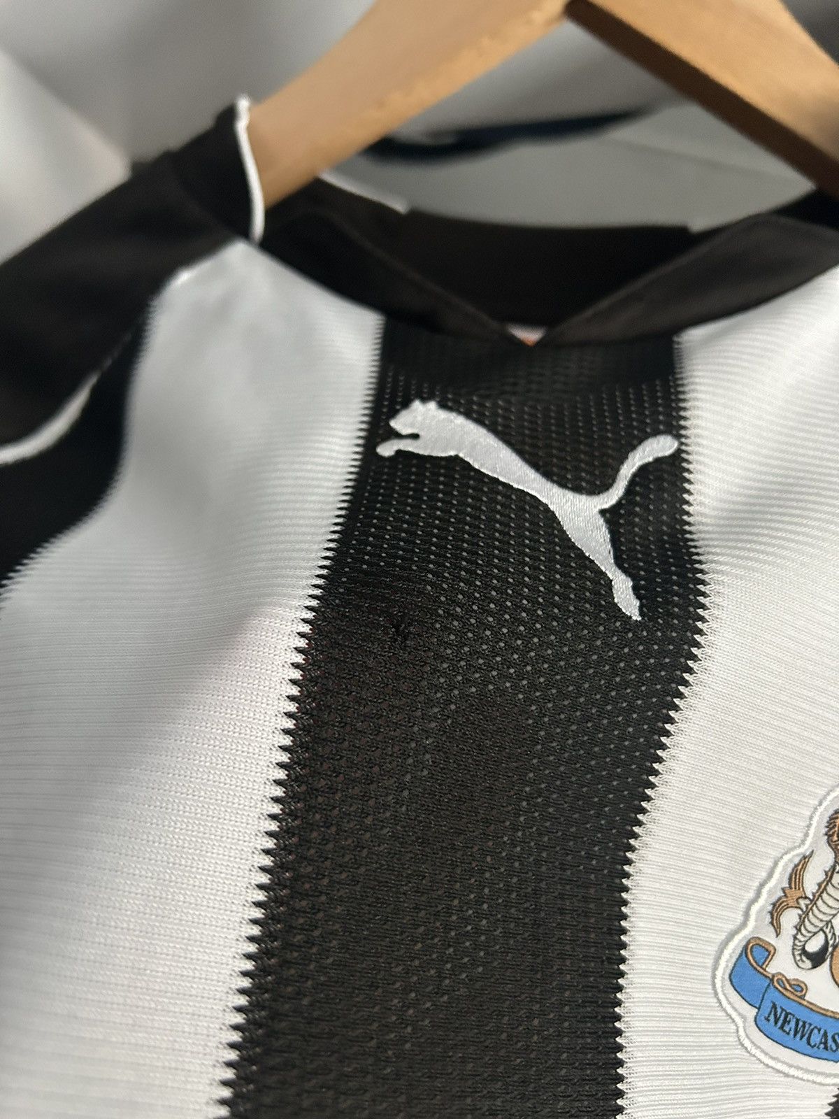 Puma × Vintage Newcastle United puma 2010/11 home soccer jersey Size US M / EU 48-50 / 2 - 5 Thumbnail