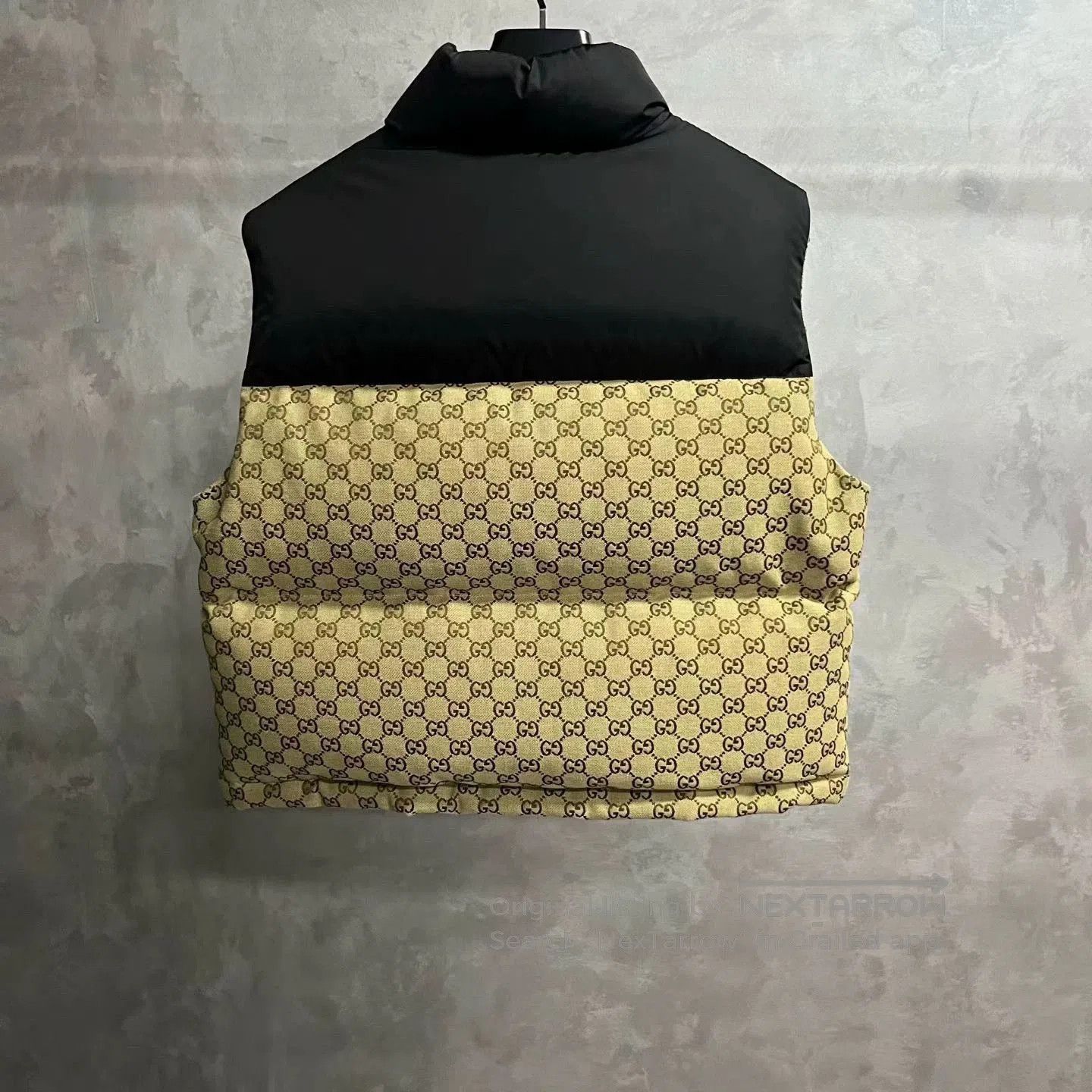 Gucci gucci sleeveless puffer vest with logo print. Size US M / EU 48-50 / 2 - 2 Thumbnail