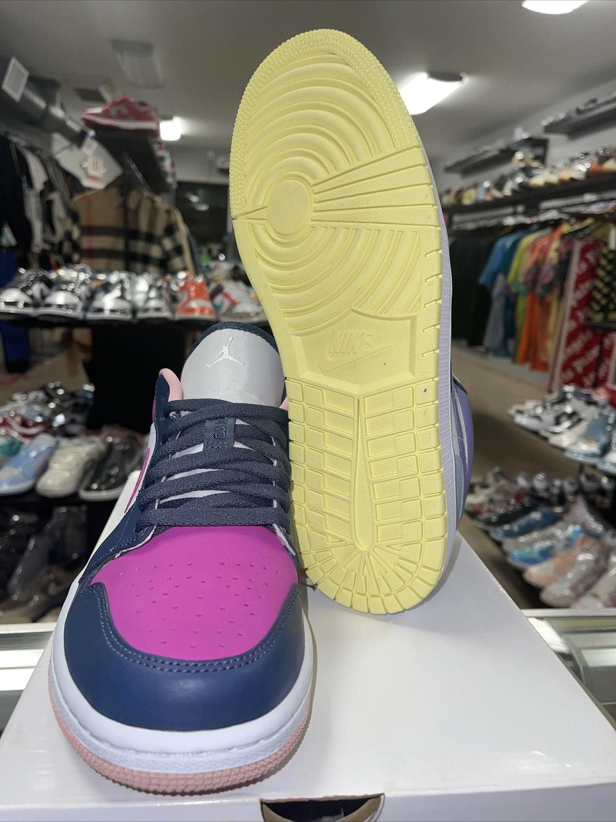 Jordan Brand AIR JORDAN 1 LOW SE Size 11/Men's 9.5 Thunder Blue/White Size US 11 / IT 41 - 6 Thumbnail