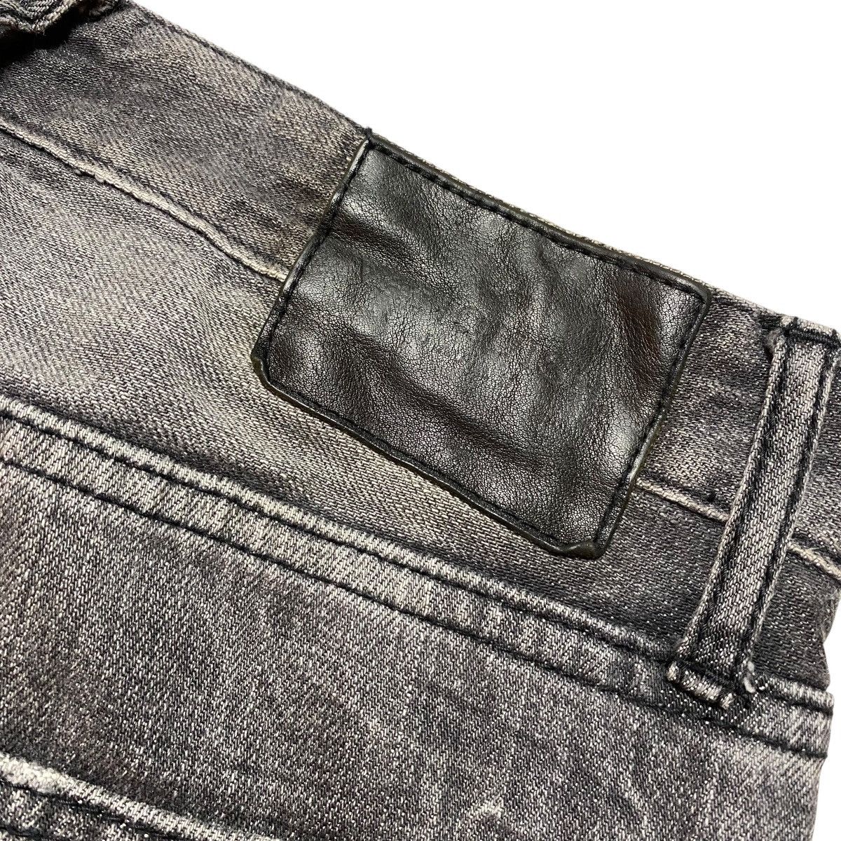 Fragment Design × Vanquish Vanquish Distressed Washed Denim Pants Size US 31 - 7 Thumbnail