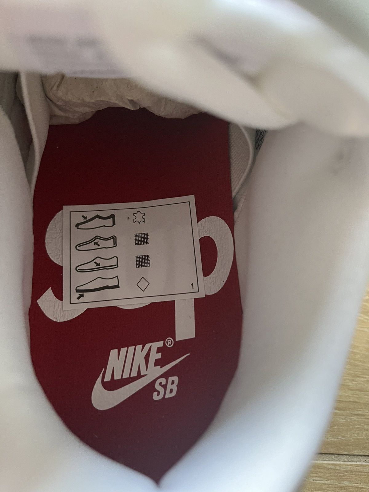 Nike × Supreme Newly dropped brand new sb supreme dunks Size US 6.5 / EU 39-40 - 7 Thumbnail
