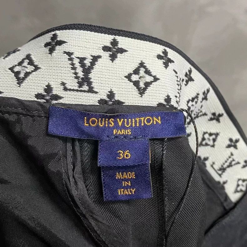 Louis Vuitton Louis Vuitton Black solid full-print logo elasticated slac Size US 36 / EU 52 - 5 Thumbnail