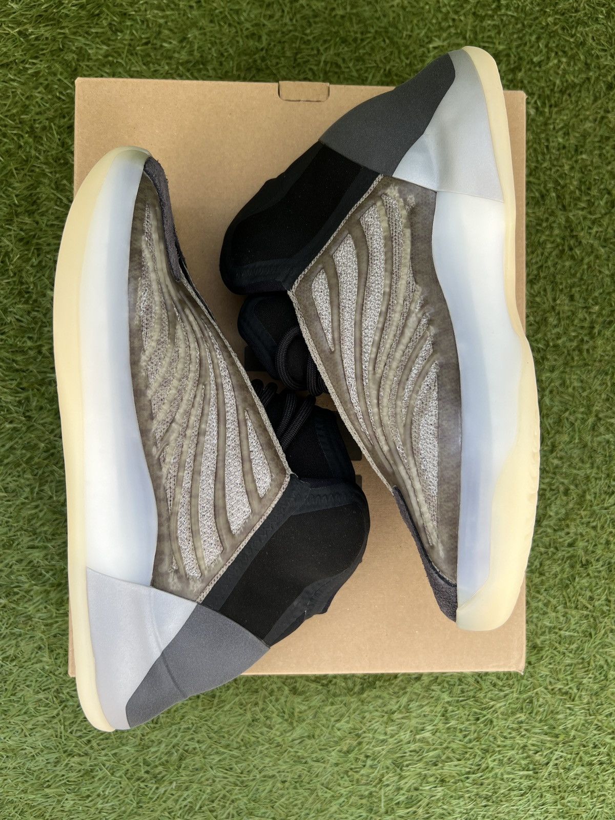 Adidas × Yeezy adidas Yeezy Quantum Barium Size US 6.5 / EU 39-40 - 3 Thumbnail