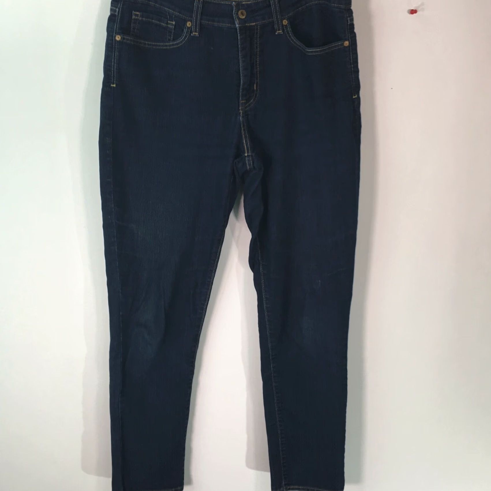 Levi's Levi's Signature Jeans Denim Skinny Blue 34x30 Womens 14 M Shaping Regular Rise 5-Pocket Belt Loops 81% Cotton 17% Polyester 2% Elastane Size 36" / US 14 / IT 50 - 2 Thumbnail