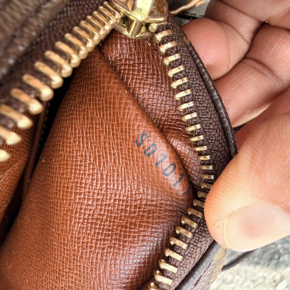Louis Vuitton Louis Vuitton Amazon Monogram Slingbag Size ONE SIZE - 18 Thumbnail