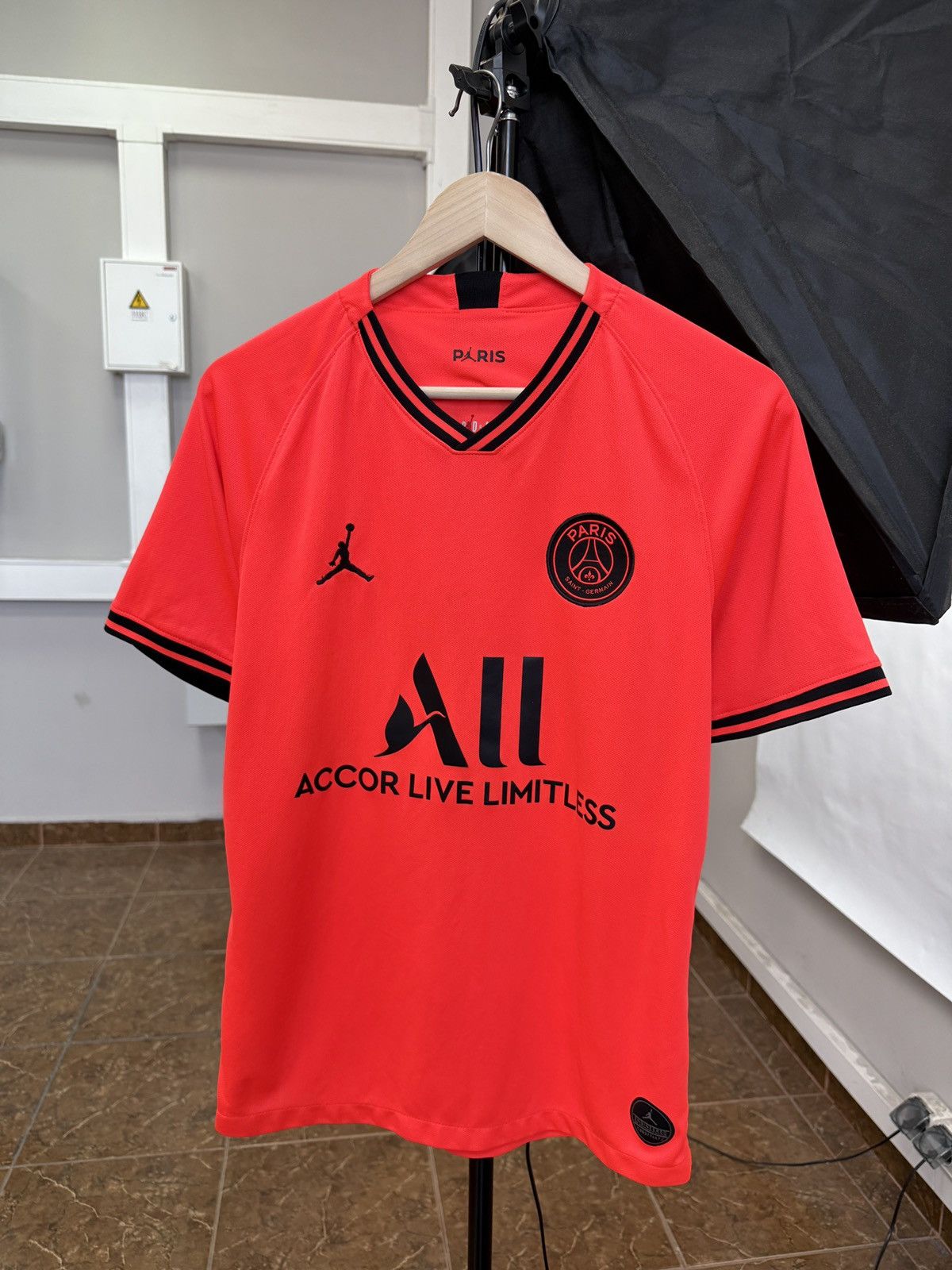 Jordan Brand 🇫🇷 2019/20 Jordan PSG Paris Saint Germain Soccer Jersey Rare Size US M / EU 48-50 / 2 - 1 Thumbnail