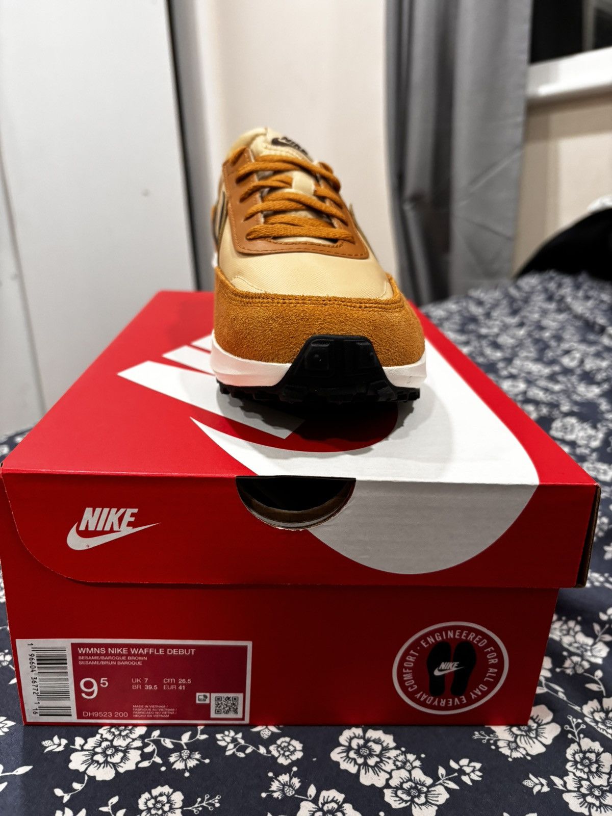 Nike Waffle One trainers in brown and white