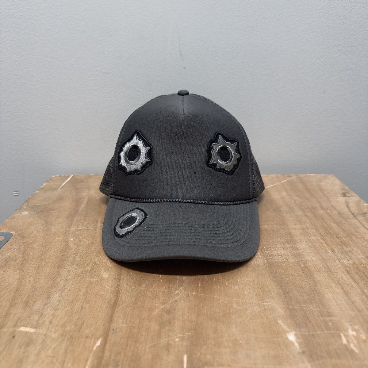 Vintage 2000S BULLET HOLE EMBROIDERED TRUCKER HAT Size ONE SIZE - 1 Thumbnail