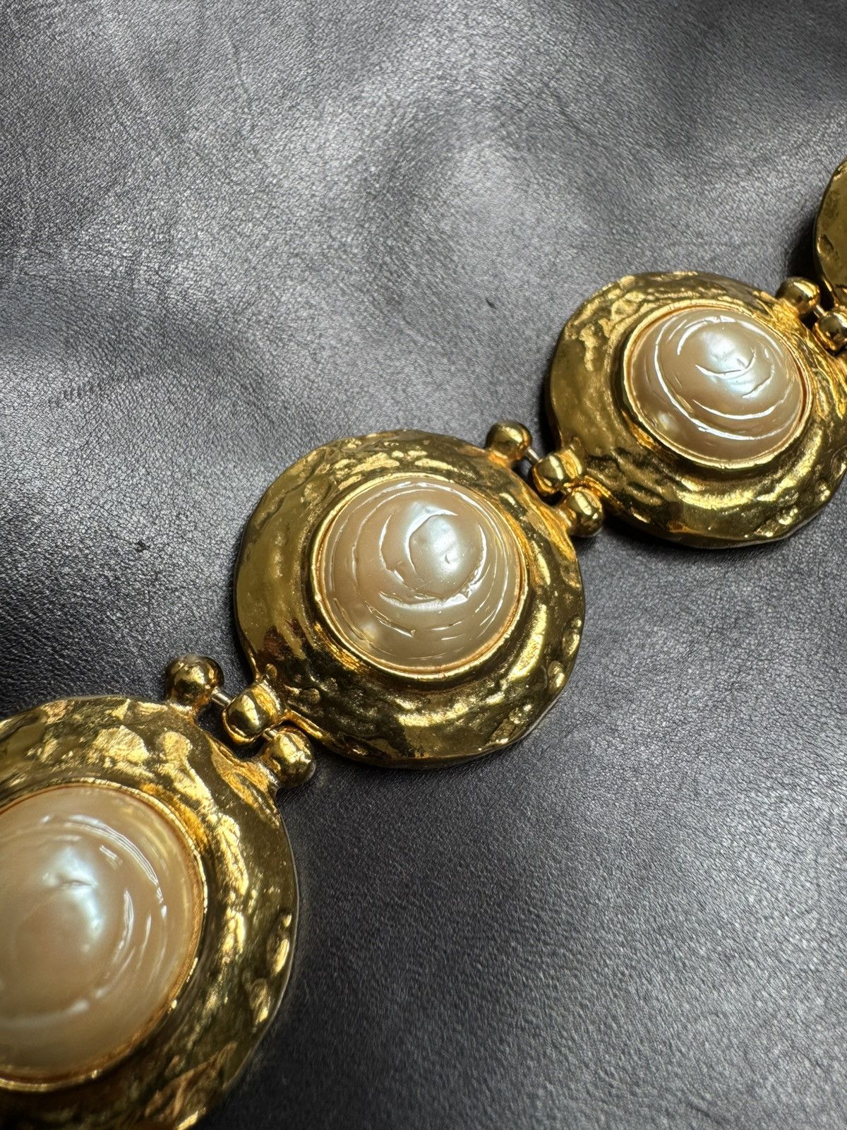 Jewelry × Vintage × Yves Saint Laurent VTG 1980s YSL BY ROBERT GOOSSENS ATLAS GOLD TONE BRACELET Size ONE SIZE - 7 Thumbnail