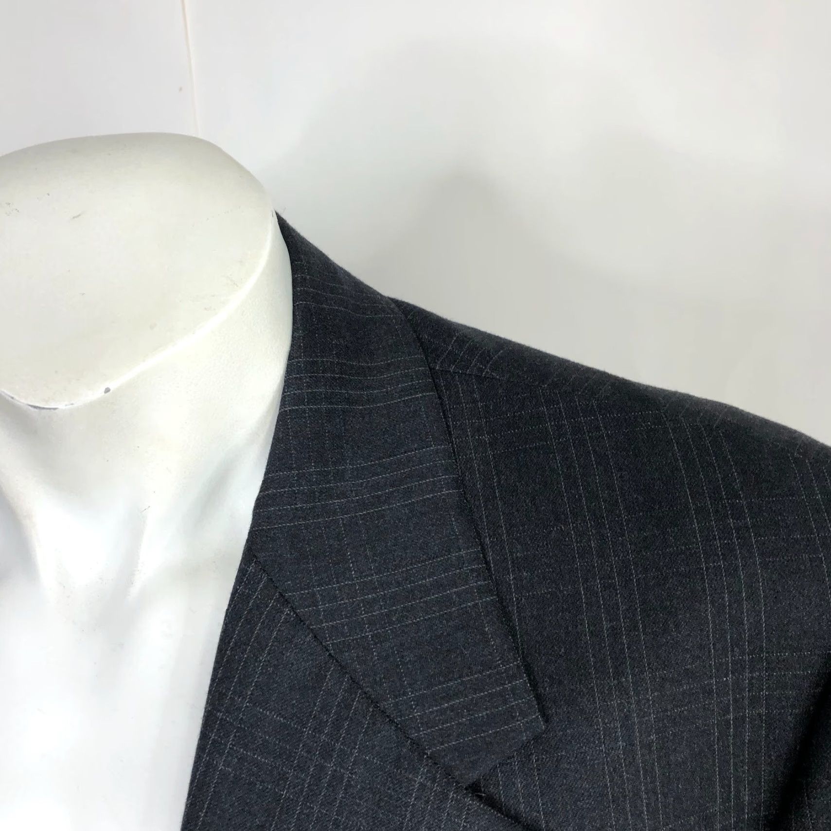 Vintage Hickey Freeman 46 R Gray Plaid Wool Button Sport Coat Jacket Men’s Suit Jacket, One Piece, Notch Lapel, Regular Fit, Dry Clean Only, Wool, 100% Wool Size 46R - 2 Thumbnail