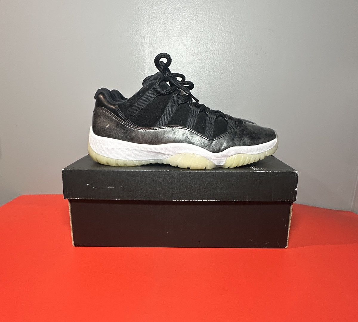 Jordan Brand Size 8.5 - Air Jordan 11 Retro Low Barons Size US 8.5 / EU 41-42 - 1 Thumbnail