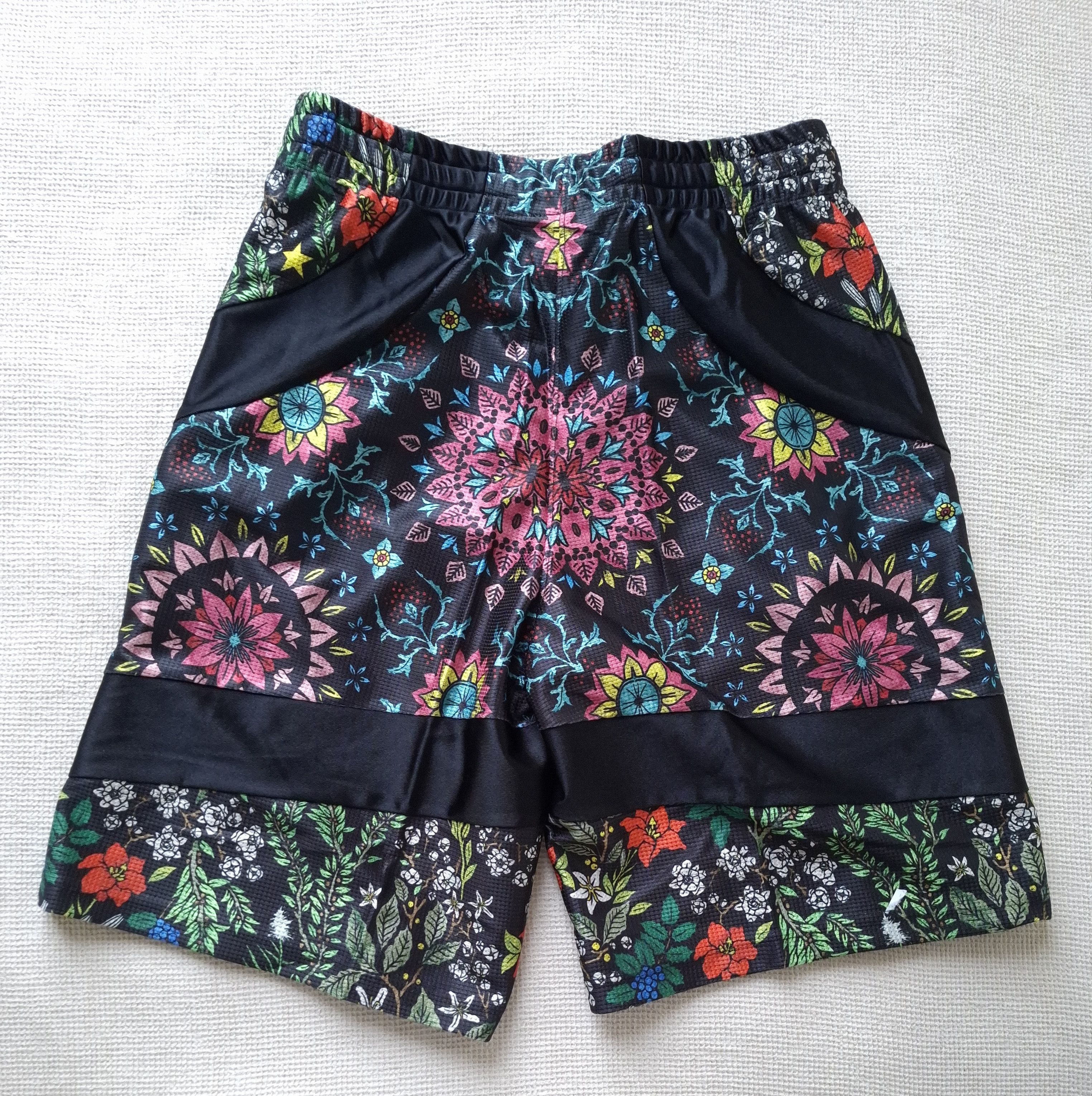 Nike × Riccardo Tisci Nikelab x Riccardo Tisci Kaleidoscope Print Shorts S Size US 30 / EU 46 - 2 Thumbnail