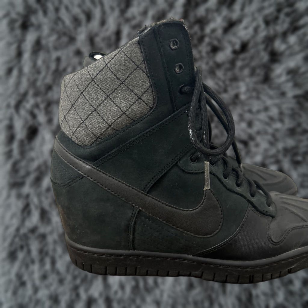 Nike Nike Dunk Sky High SneakerBoot Womens 9 Black Winter Boots 2014 Nike Dunk 684954-002 Sneaker High Top Boots Womens Mens Girls Size US 7 / IT 37 - 1 Thumbnail