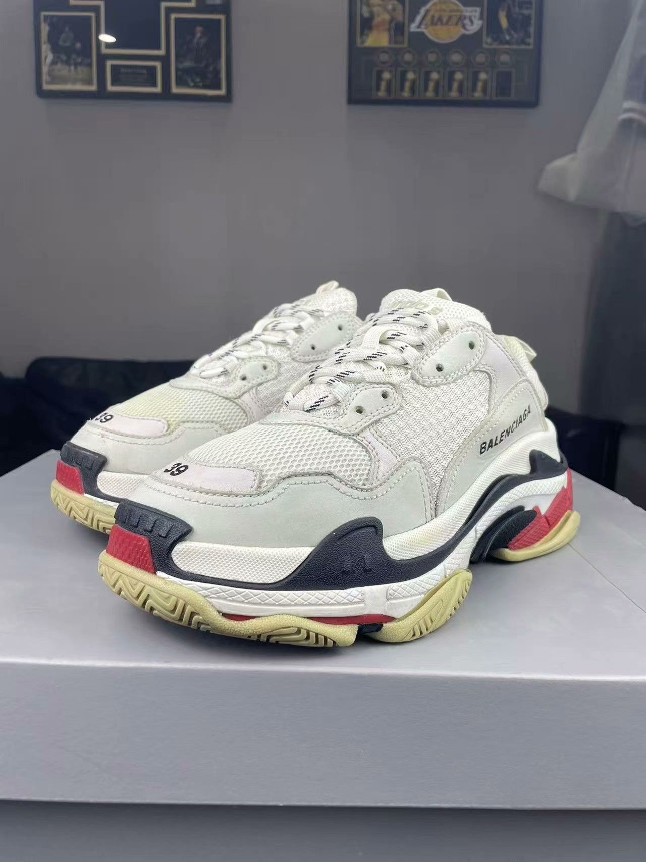 Balenciaga Balenciaga Red Lowtop Sneakers 6.5 Men Size US 6.5 / EU 39-40 - 1 Thumbnail