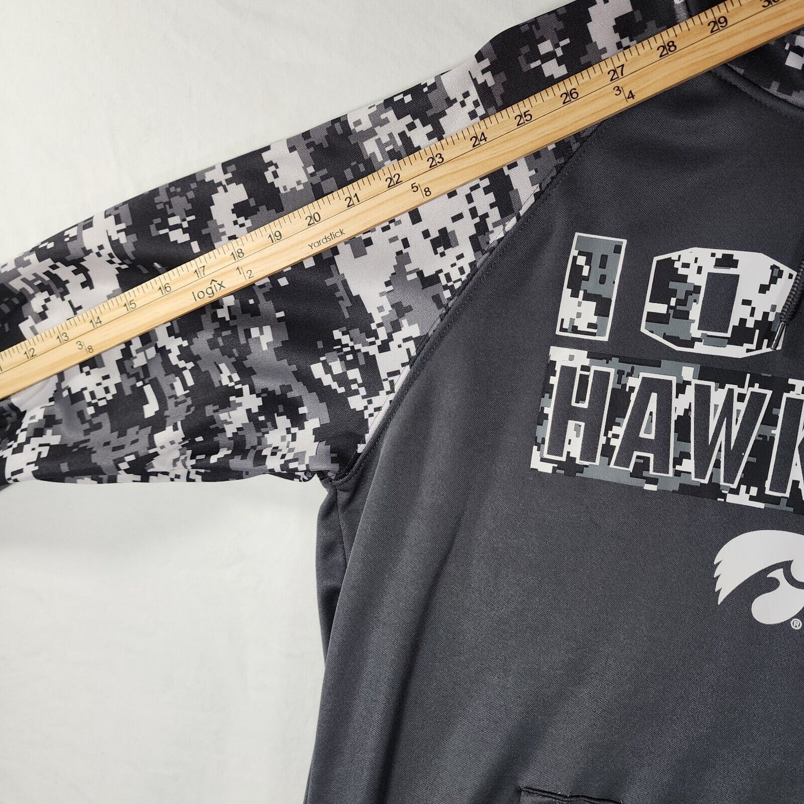 Colosseum Athletics Iowa Hawkeyes Digi Camo Hoodie Flag OHT Pullover Sz M Size US M / EU 48-50 / 2 - 8 Thumbnail