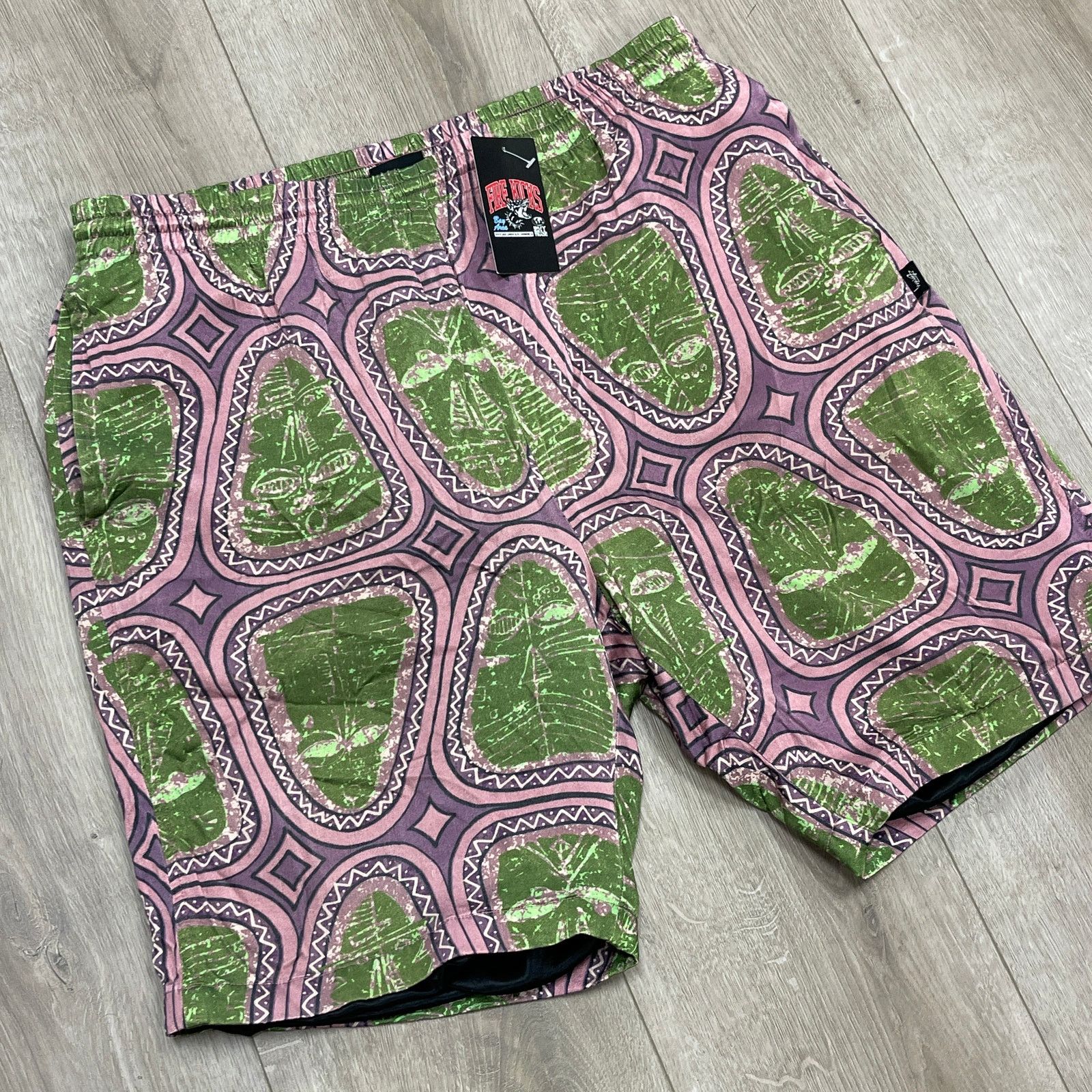 Stussy Stussy Mask Silk Shorts size Large L Purple Green B6 Size US 30 / EU 46 - 2 Thumbnail