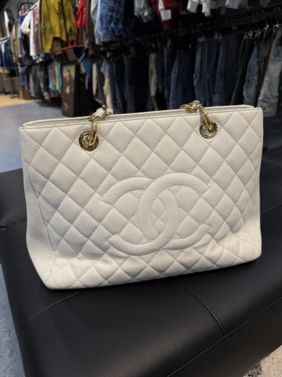 Chanel CHANEL CAVIAR QUILTED LARGE SHOPPING TOTE SHOULDER BAG WHITE Size ONE SIZE - 6 Thumbnail