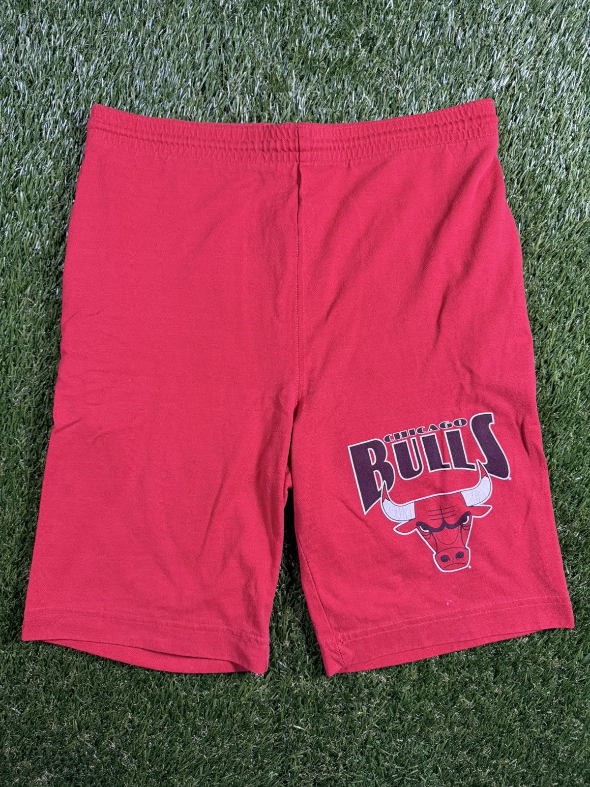 NBA Vintage 90s Nutmeg Chicago Bulls Graphic Logo Cotton Shorts Size US 34 / EU 50 - 1 Thumbnail