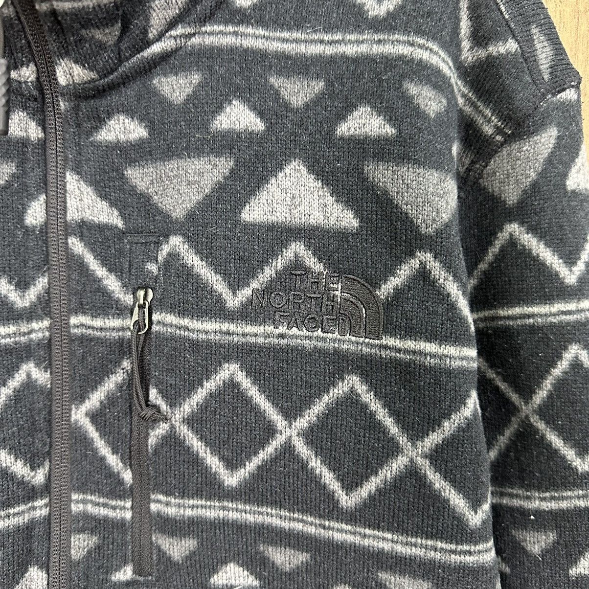 The North Face The North Face Half Zipper Navajo Style Z115 Size US L / EU 52-54 / 3 - 3 Thumbnail