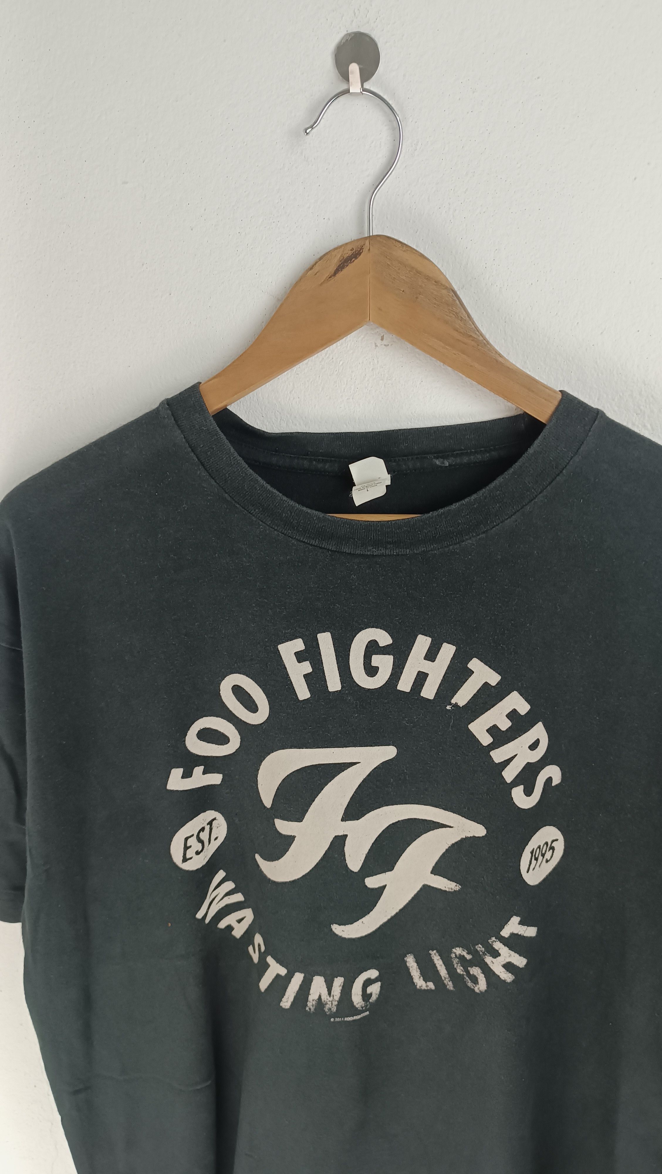 Band Tees VINTAGE 2011 FOO FIGHTERS WASTING LIGHT TOUR nirvana hole Size US L / EU 52-54 / 3 - 10 Thumbnail