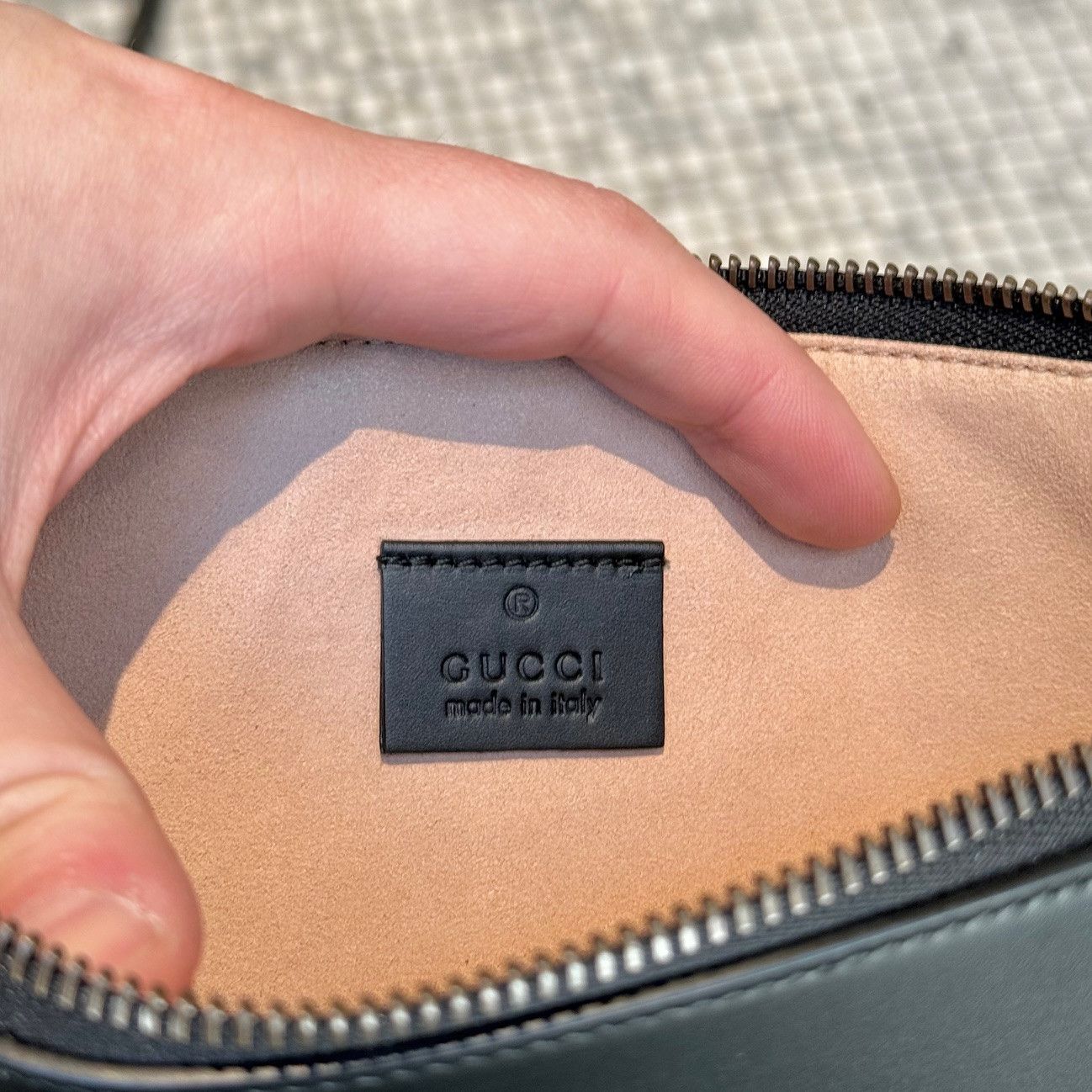 Gucci Gucci "Life is Gucci" Printed Black Leather Pouch Size ONE SIZE - 14 Thumbnail