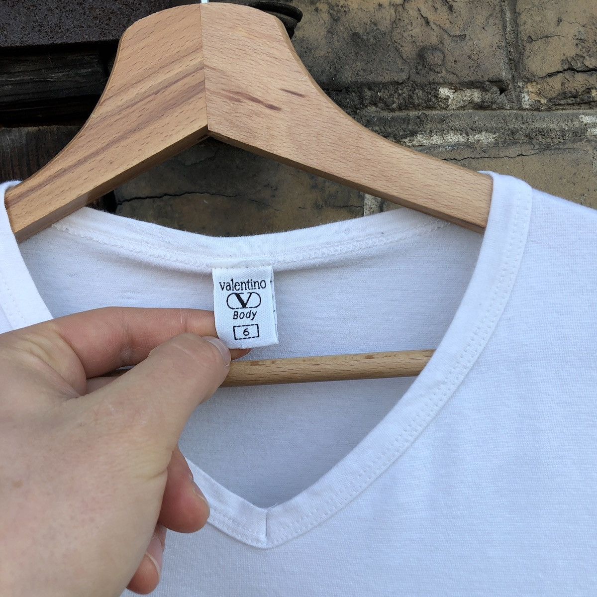 Valentino Valentino Body V-Neck T-Shirt White Tee Size M / US 6-8 / IT 42-44 - 2 Thumbnail